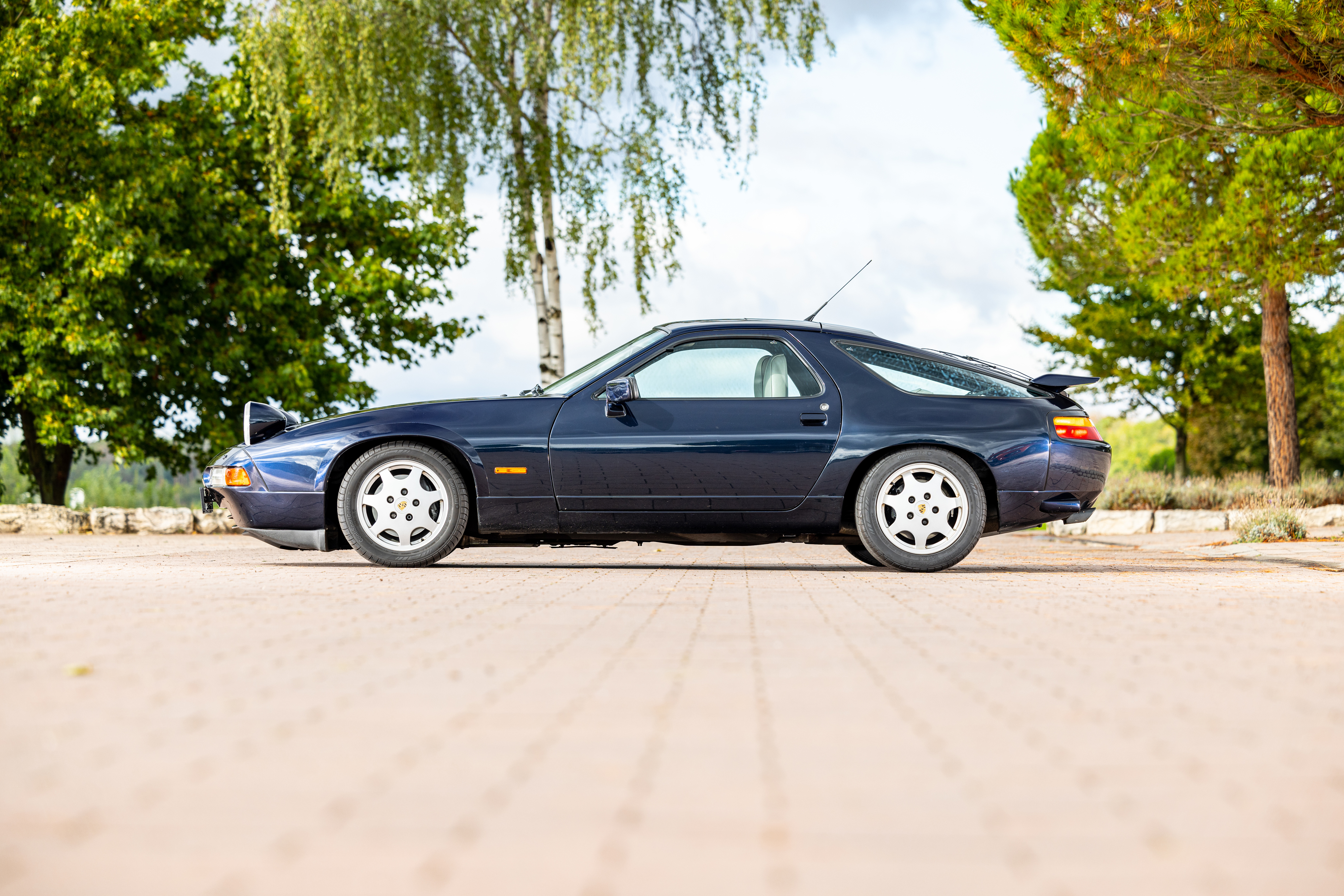 1991 Porsche 928 S4 in Midnight Blue Metallic