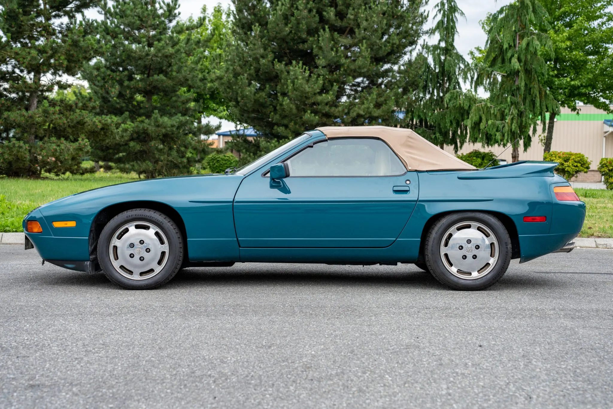 1989 Porsche 928 S4 Cabriolet Conversion in Murano Green
