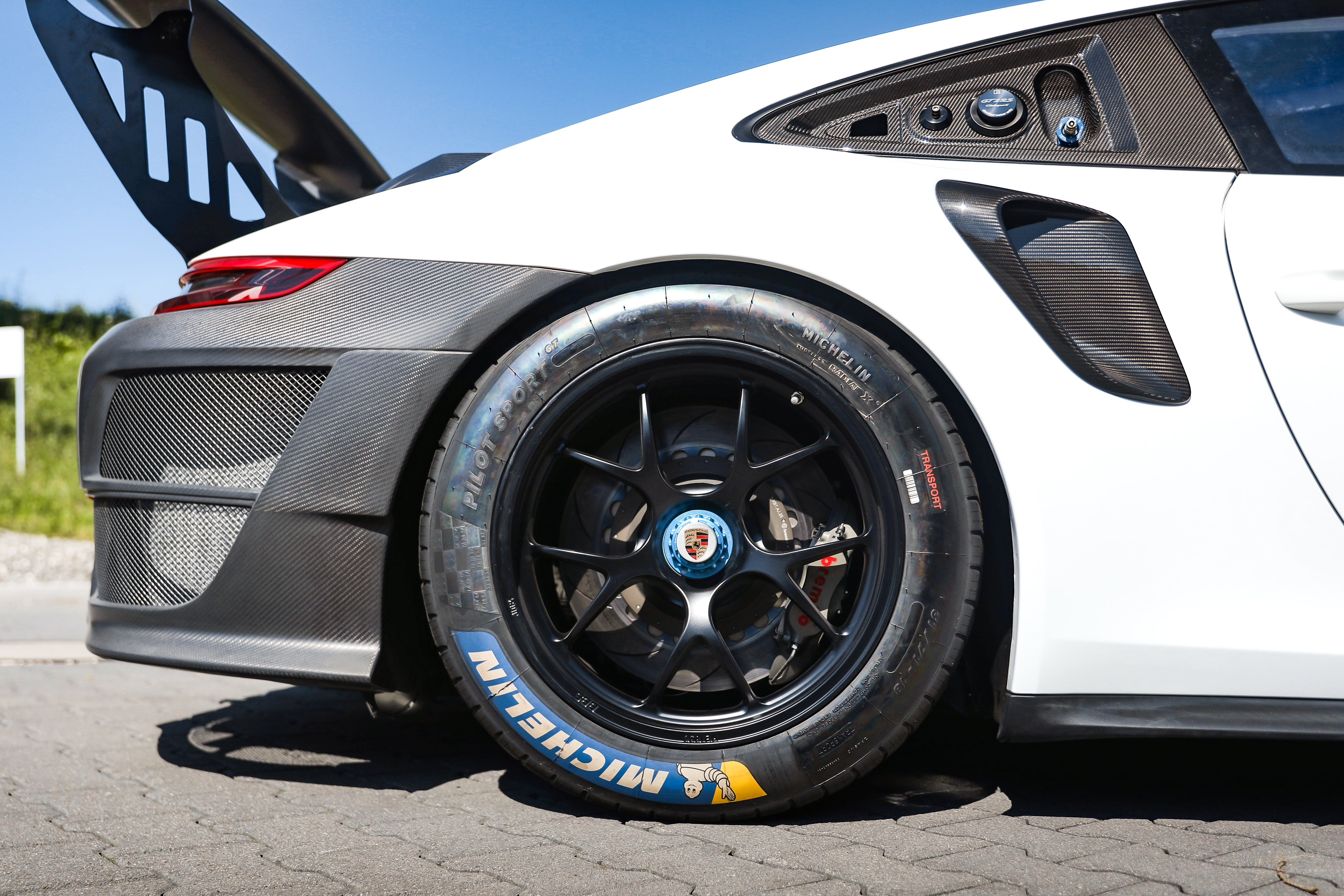2019 Porsche 911 GT2 RS Clubsport in Pure White