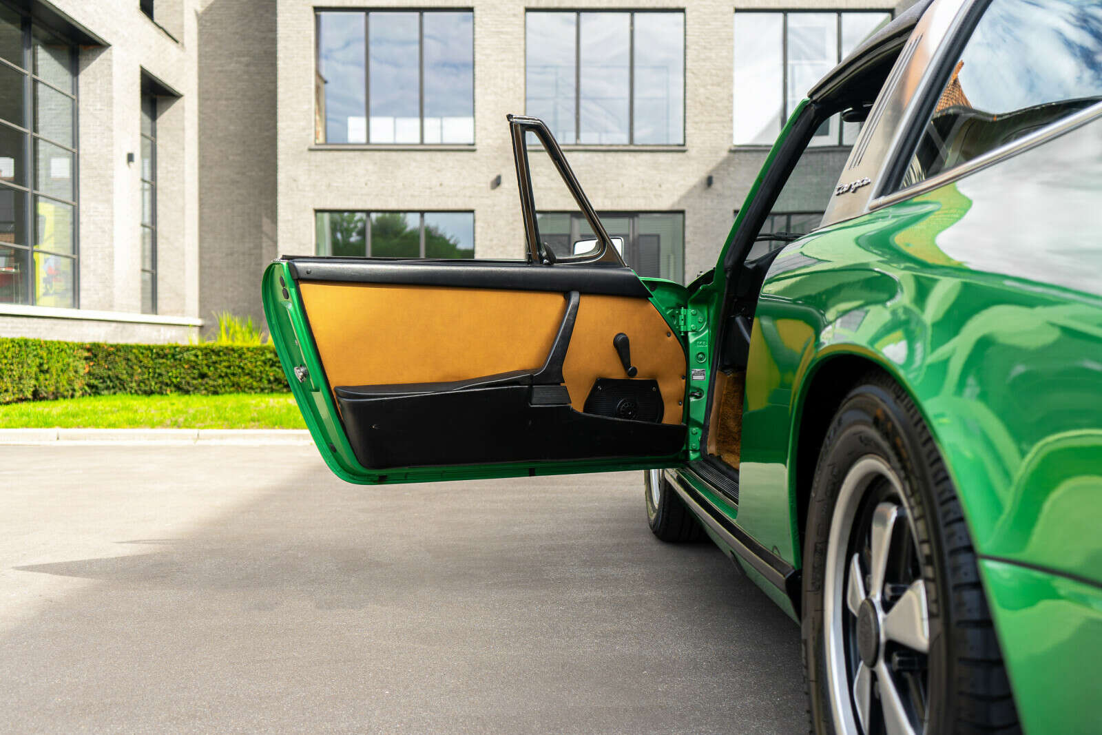 1974 Porsche 911 S in Viper Green Diamond