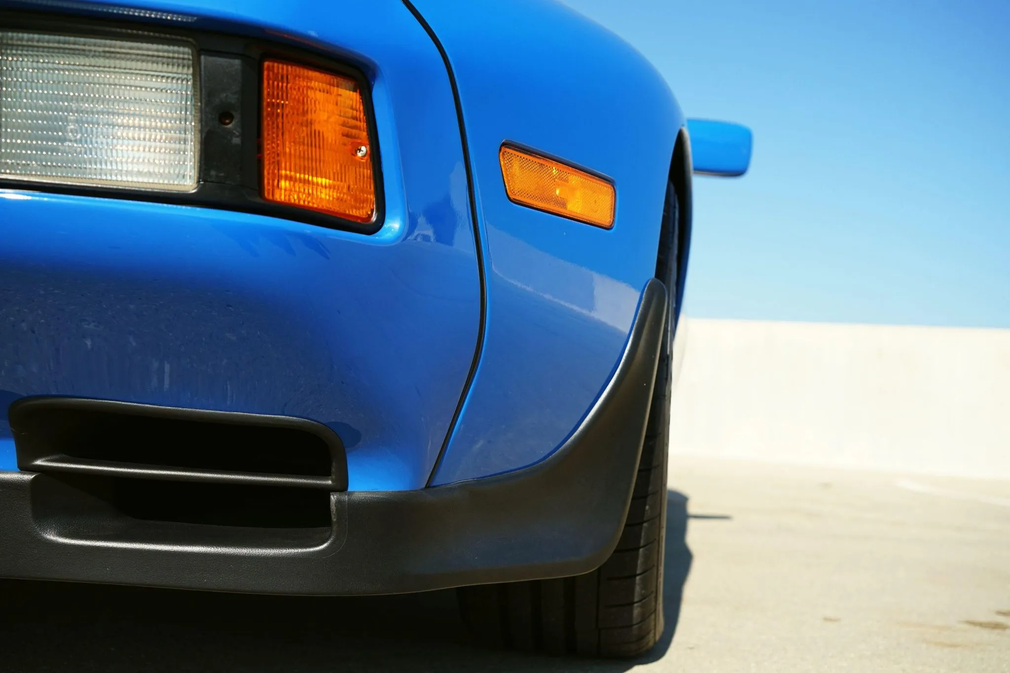 1982 Porsche 928 in Arrow Blue