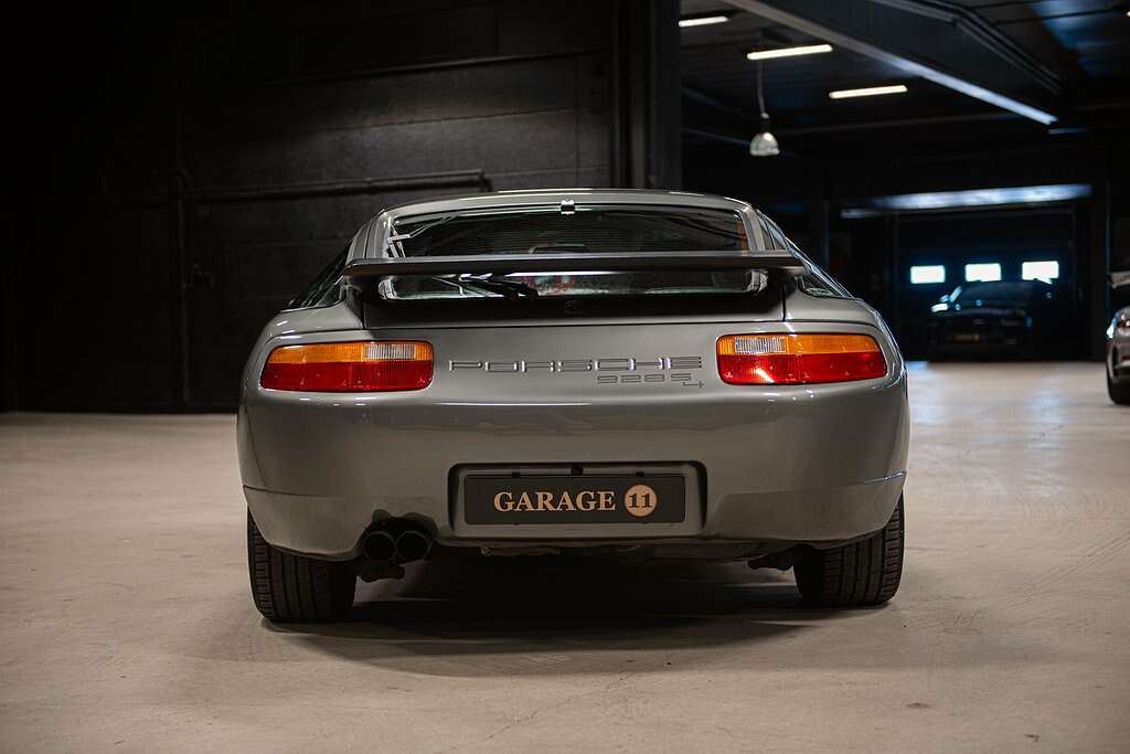 1987 Porsche 928 S4 Coupé in Rock Green Metallic