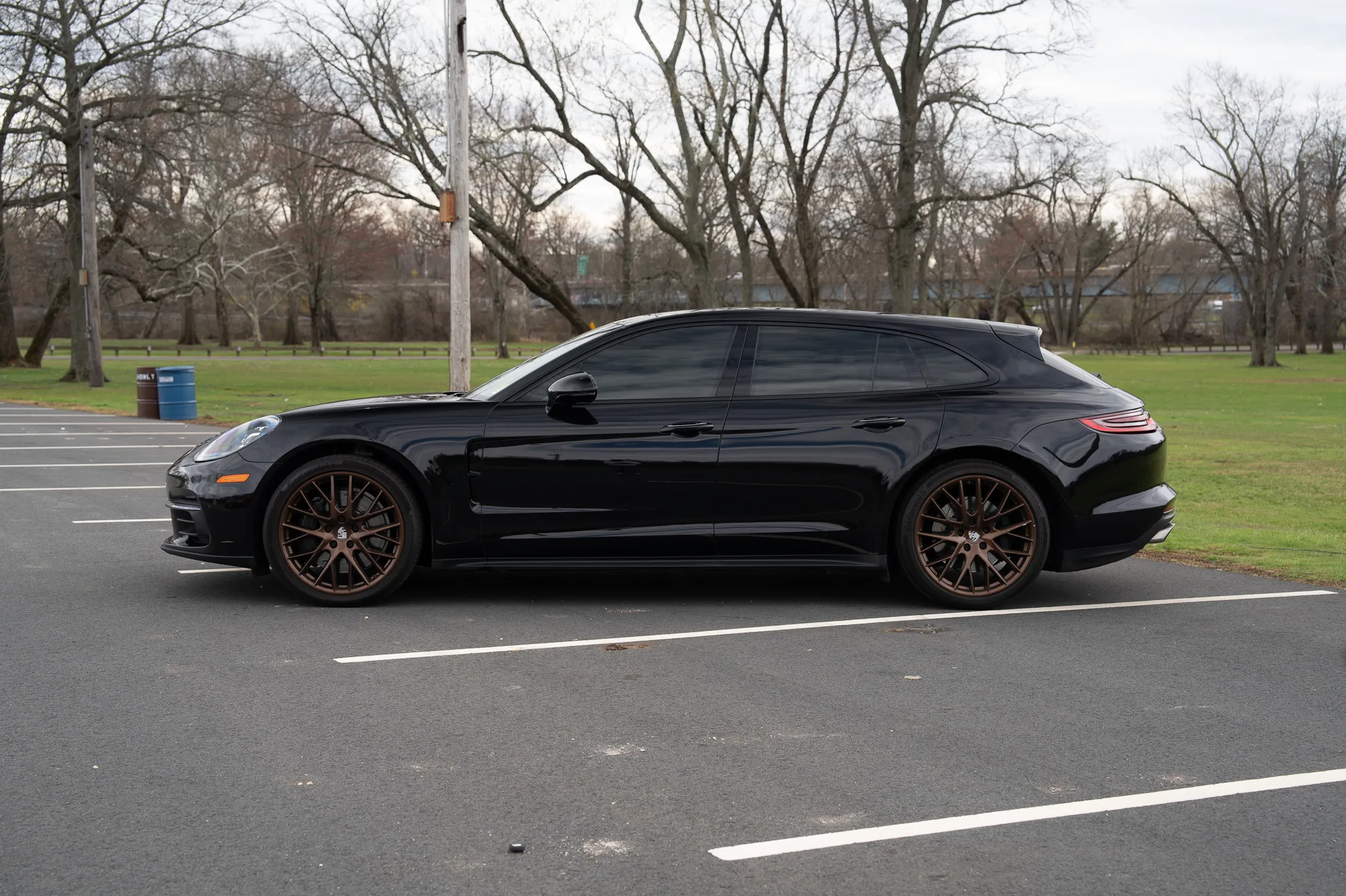 2018 Porsche Panamera 4 Sport Turismo in Black