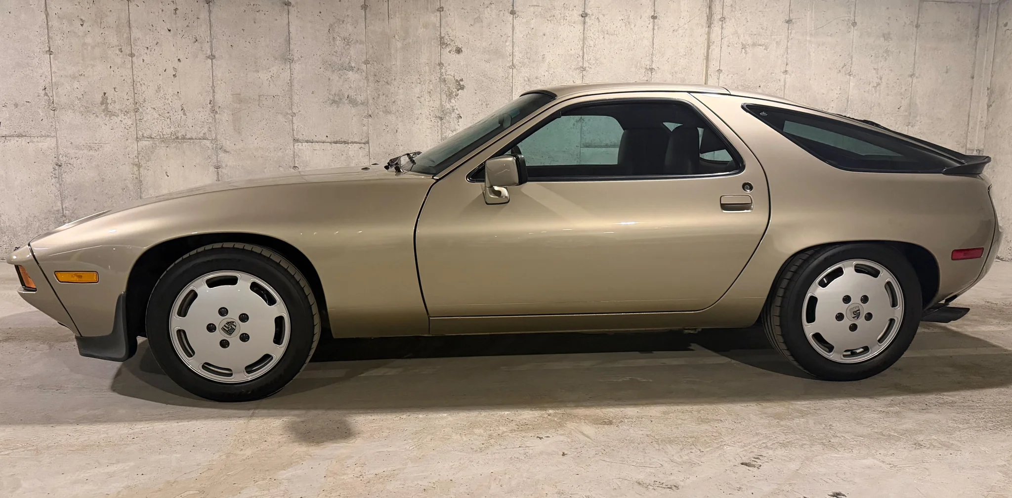 1986.5 Porsche 928 S in White Gold Metallic
