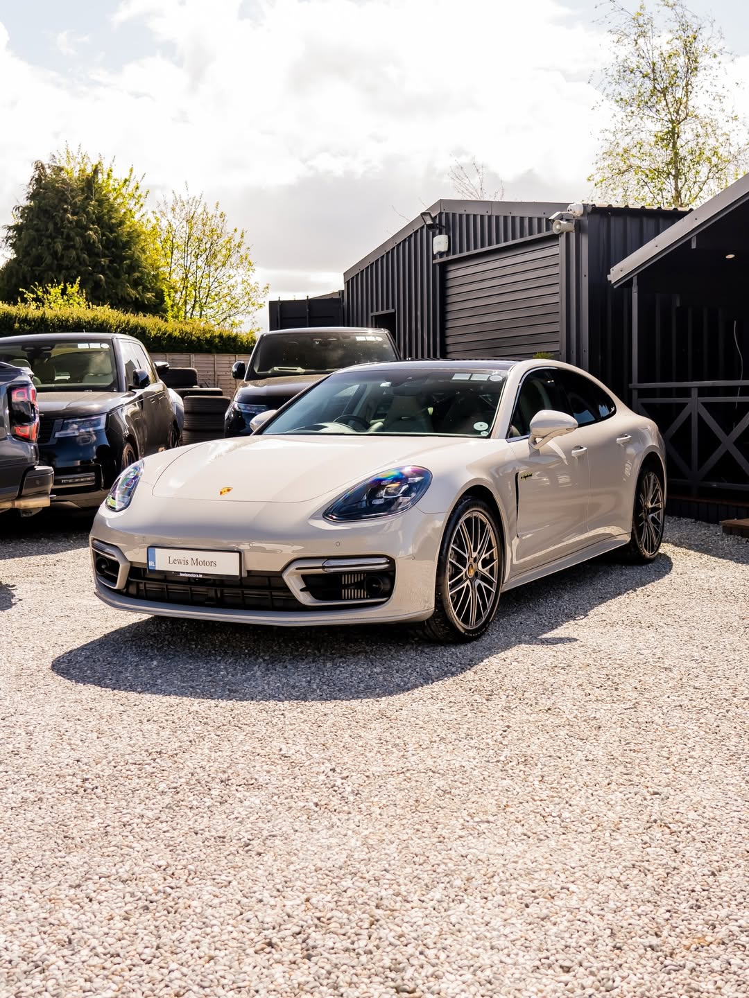 2023 Porsche Panamera 4 E-Hybrid in Crayon