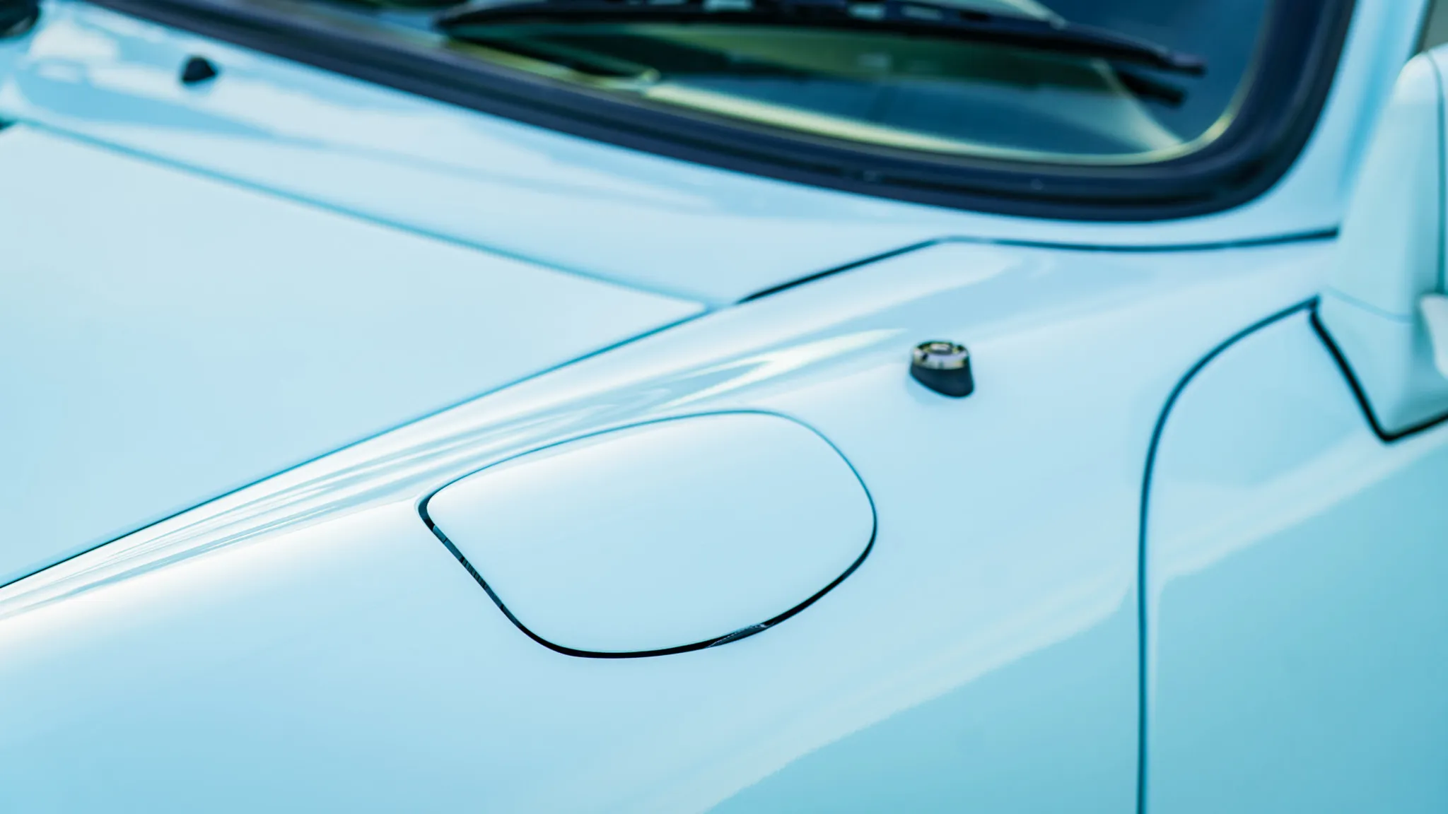 1977 Porsche 911S Targa in Eisblau (Ice Blue)