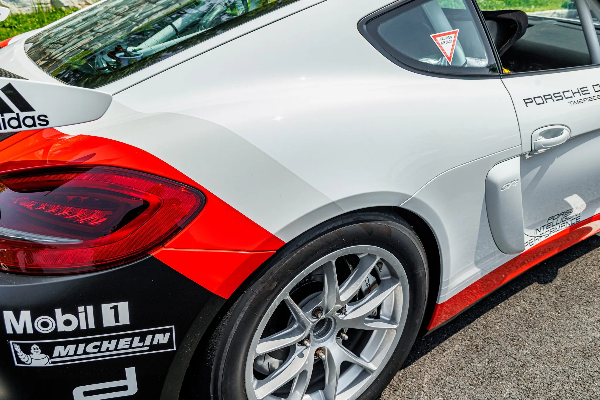 2016 Porsche Cayman GT4 Clubsport in Pure White