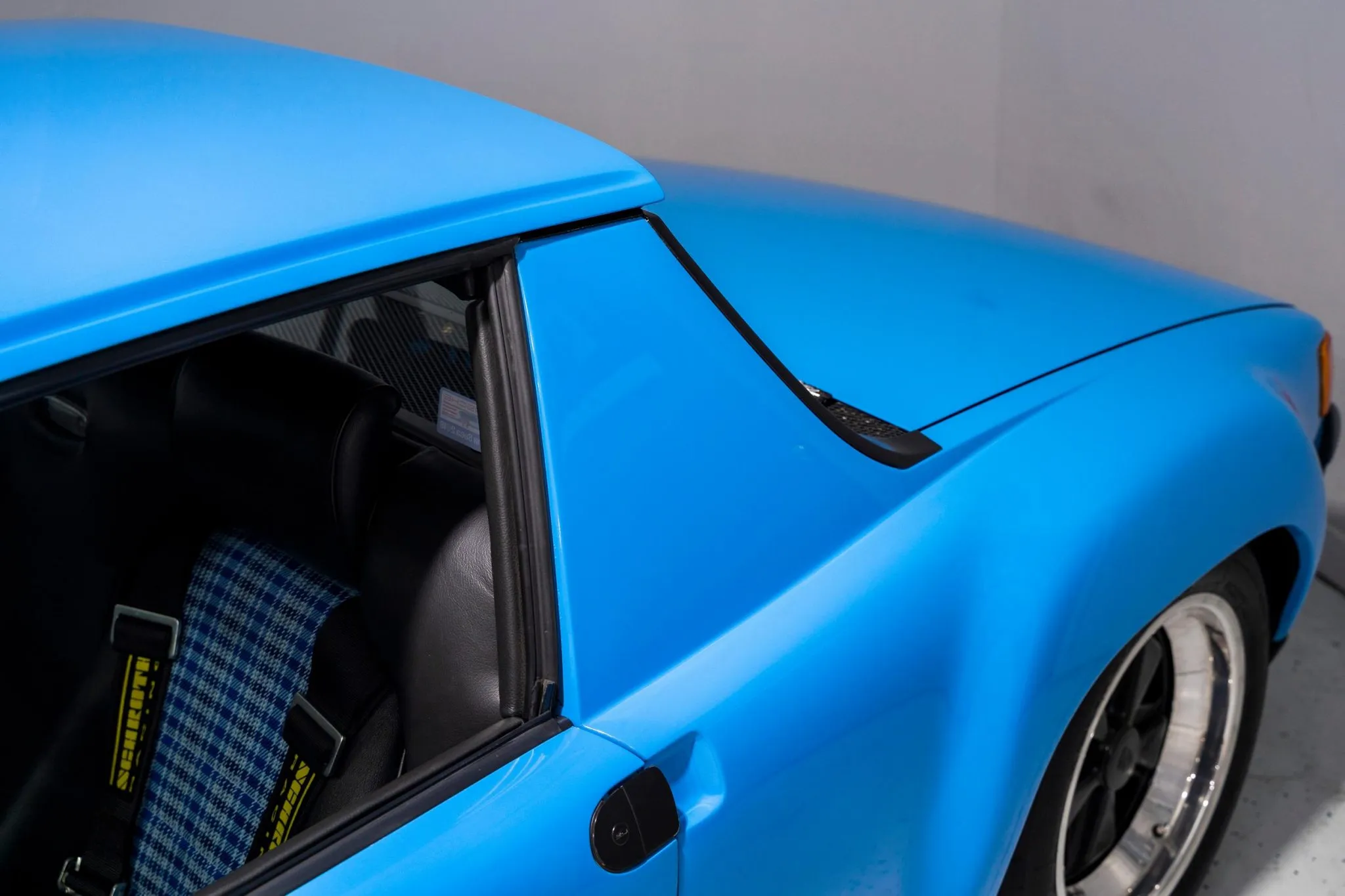 1970 Porsche 914-6 in Mexico Blue