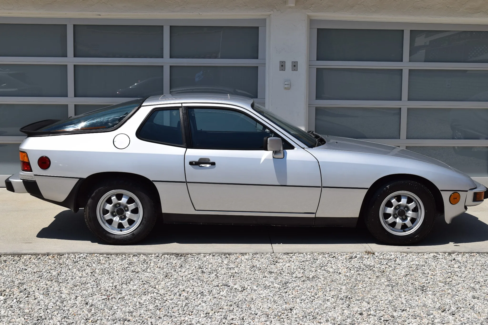 1982 Porsche 924 in Diamond Silver Metallic 