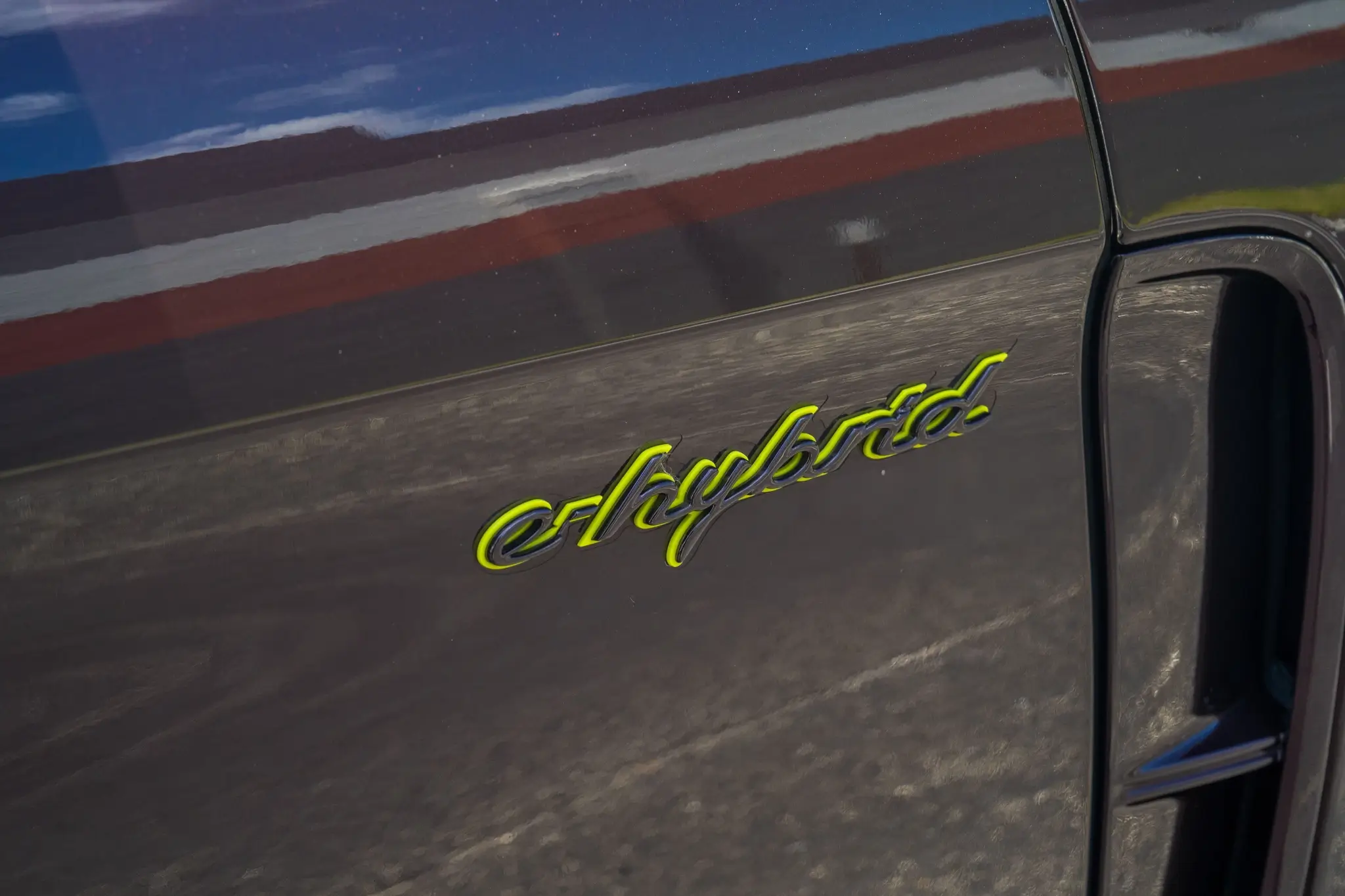 2021 Porsche Panamera Turbo S E-Hybrid in Amethyst Metallic