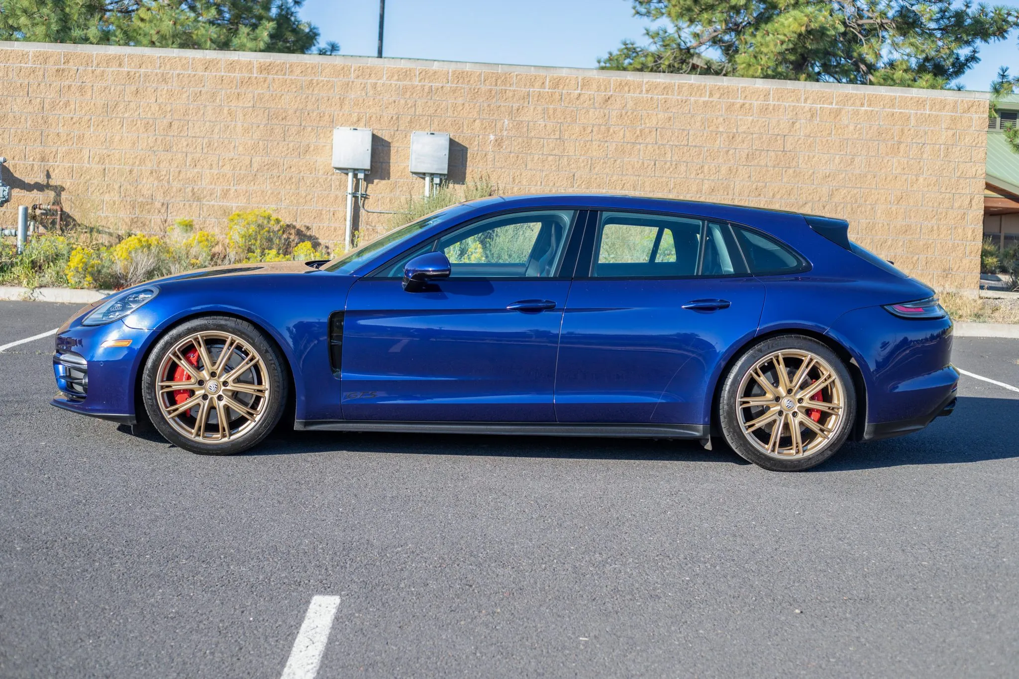 2021 Porsche Panamera GTS Sport Turismo in Gentian Blue Metallic