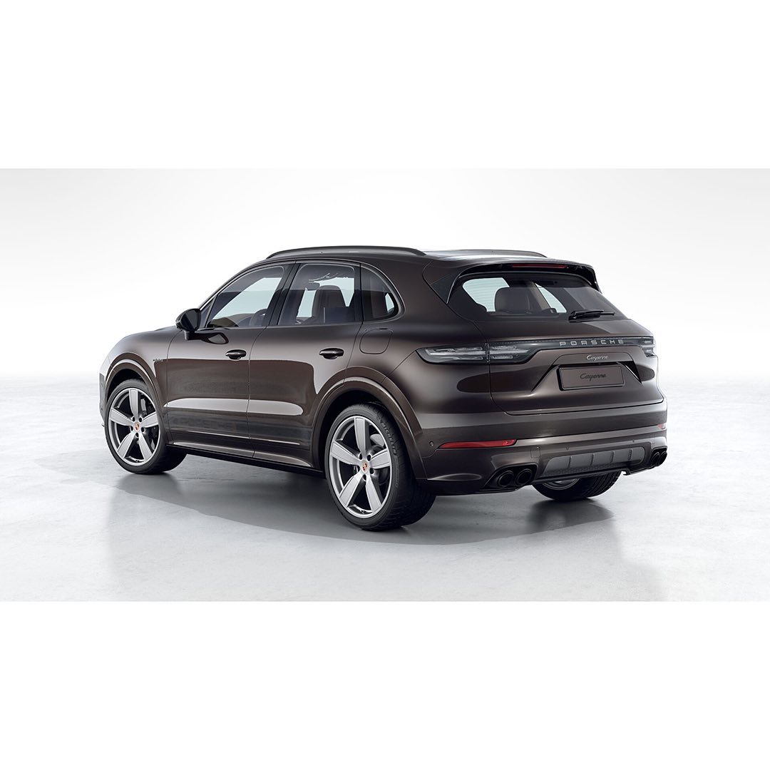 2022 Porsche Cayenne E-Hybrid Platinum Edition in Java Brown Metallic