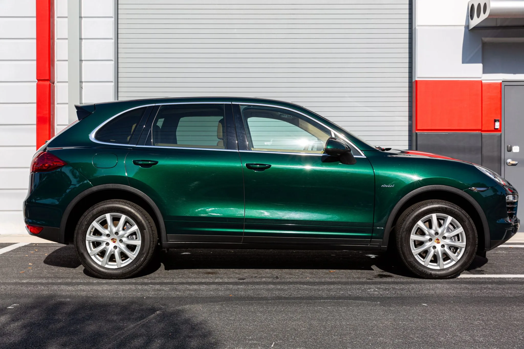 2013 Porsche Cayenne Diesel in Jet Green Metallic