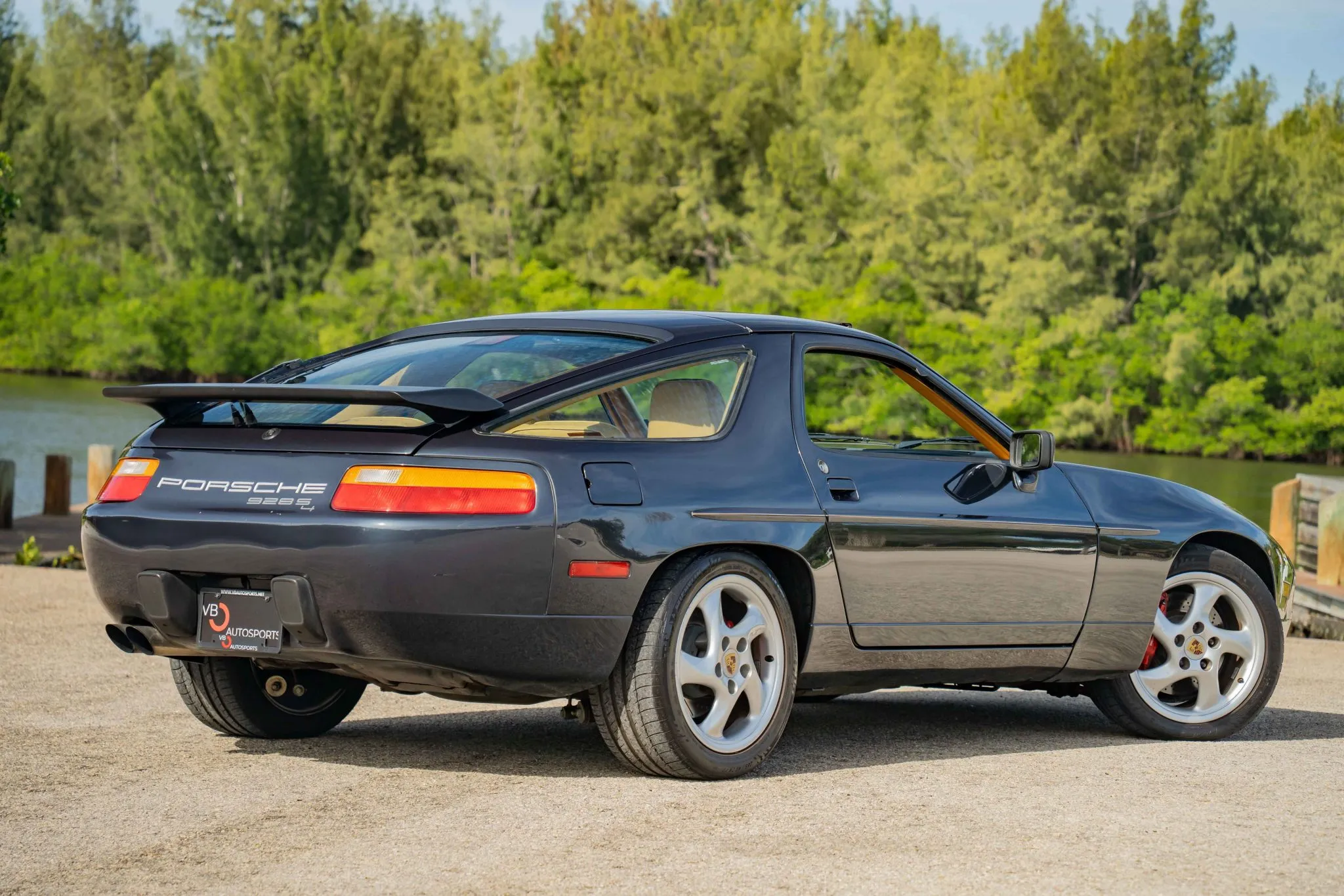 1987 Porsche 928 S4 in Marine Blue Metallic