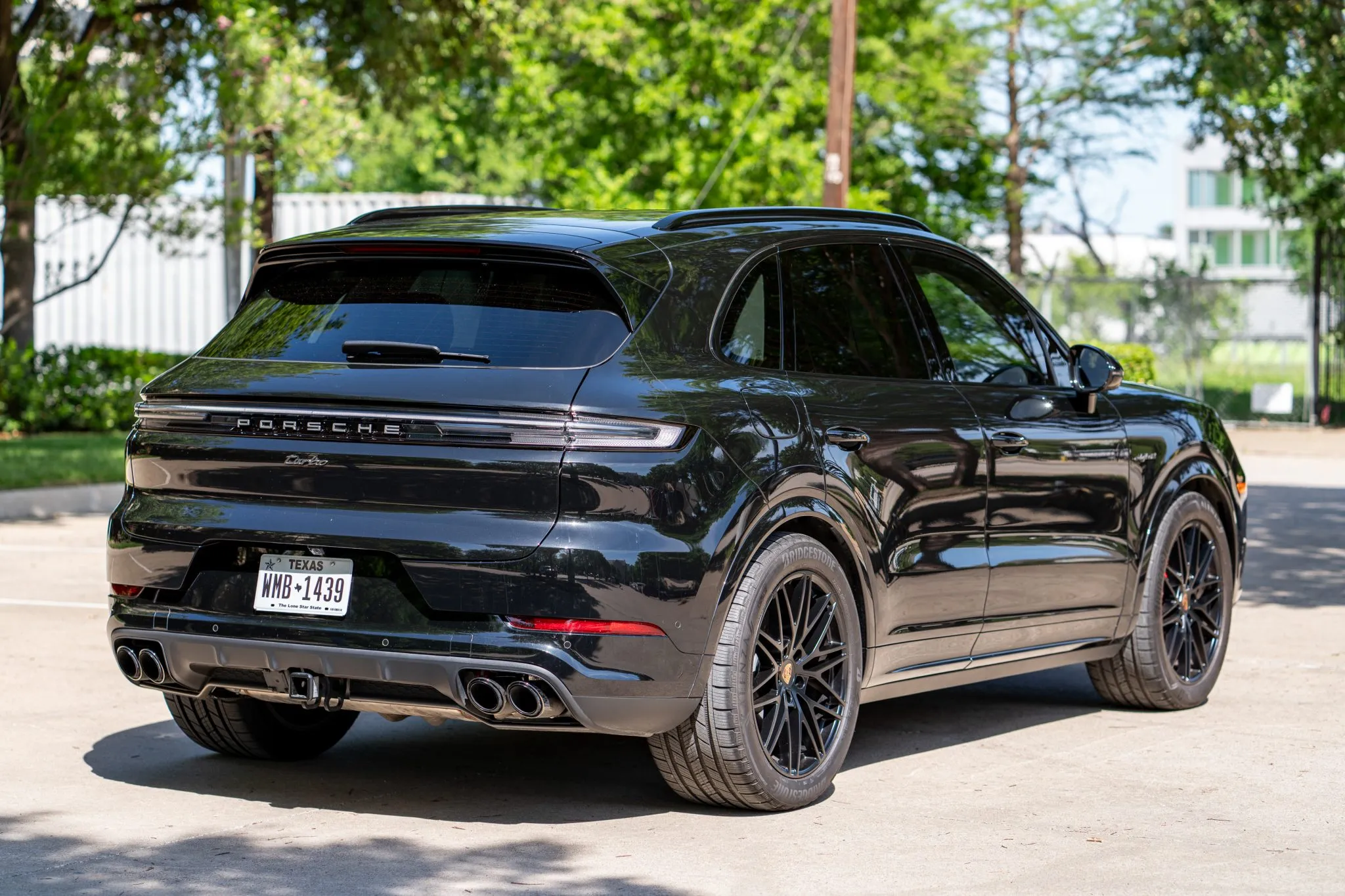 2025 Porsche Cayenne Turbo E-Hybrid in Chromite Black Metallic