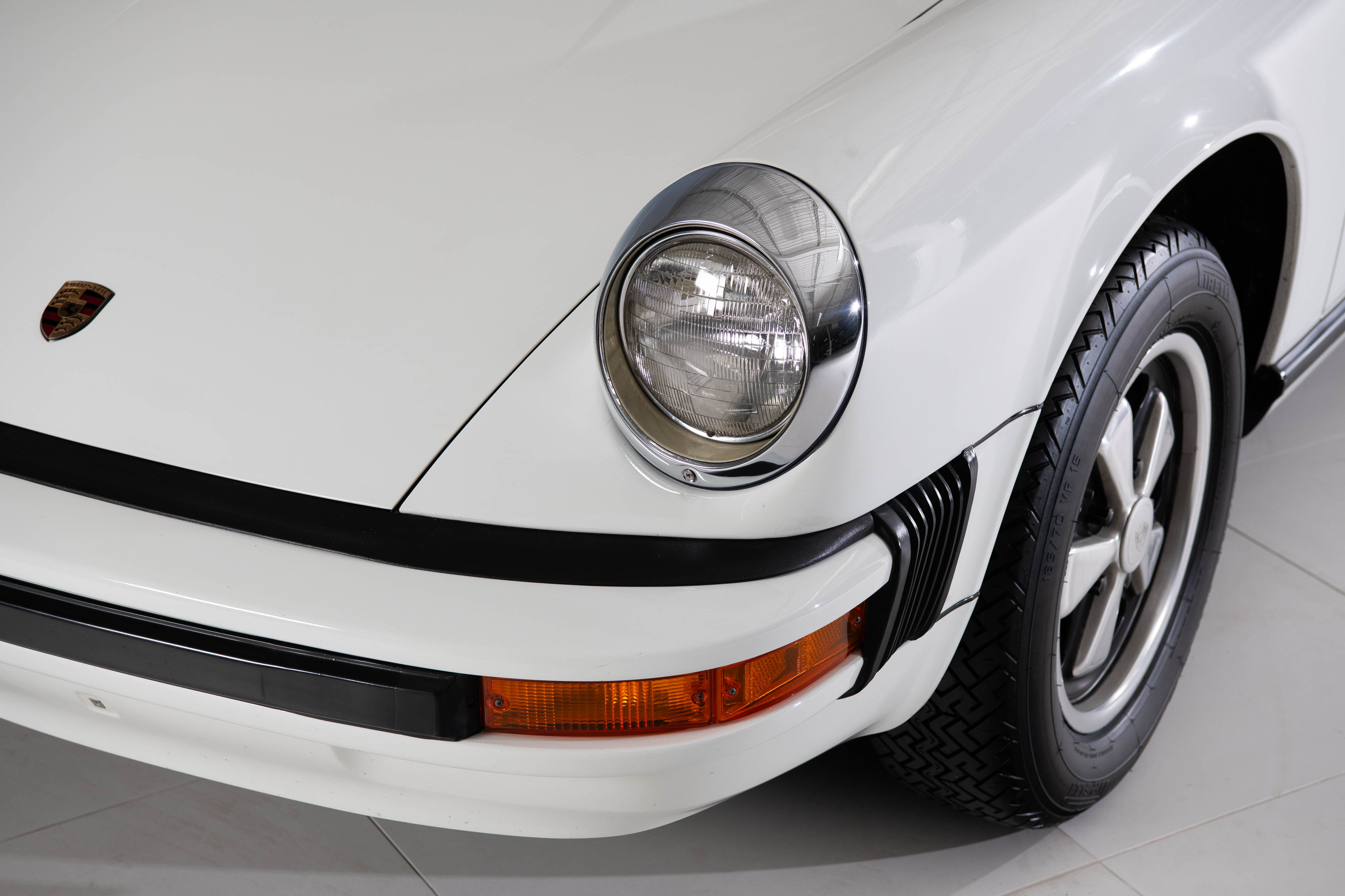 1976 Porsche 911 S Targa in Grand Prix White