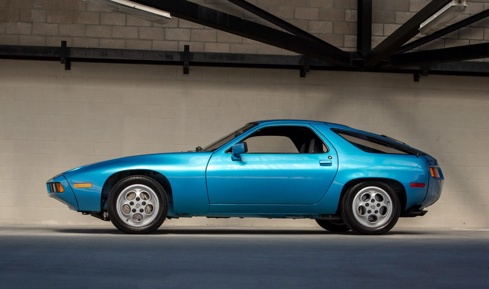 1979 Porsche 928 in Minerva Blue Metallic