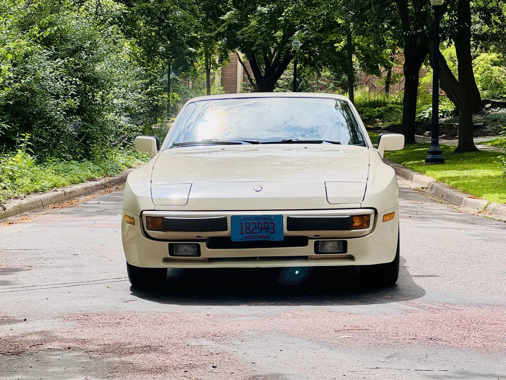 1985.5 Porsche 944 in Pastel Beige