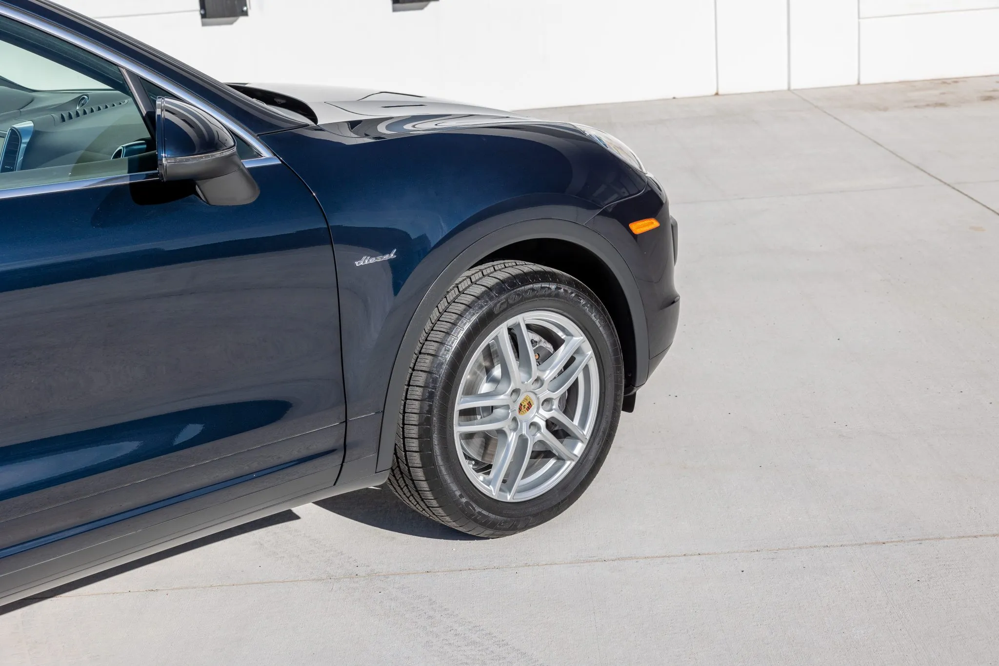 2015 Porsche Cayenne Diesel in Moonlight Blue Metallic