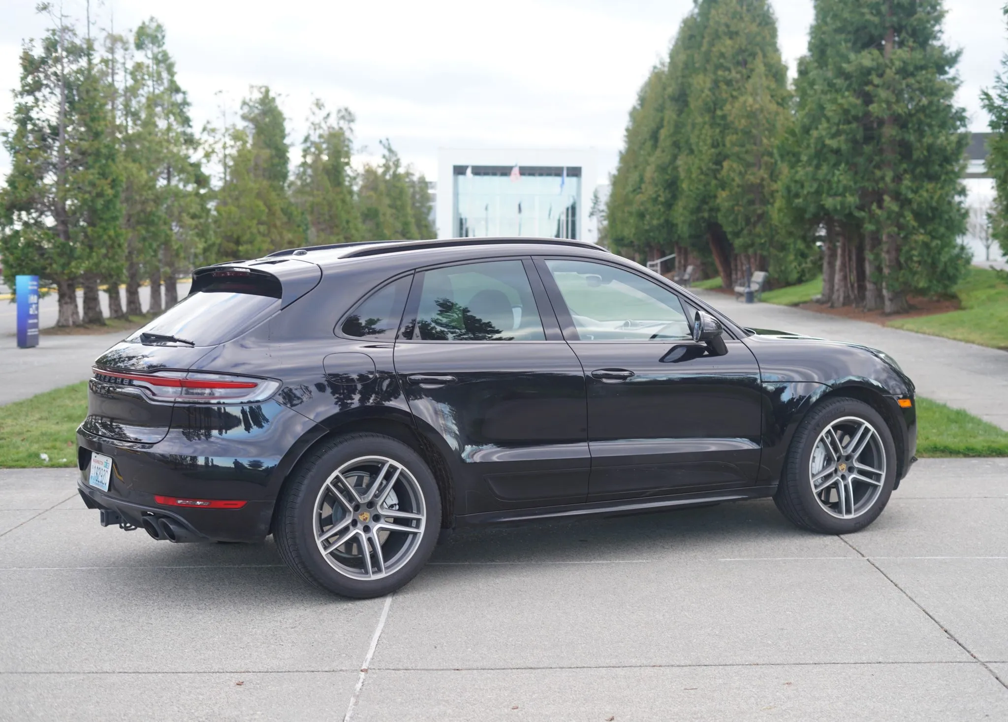 2020 Porsche Macan Turbo in Jet Black Metallic