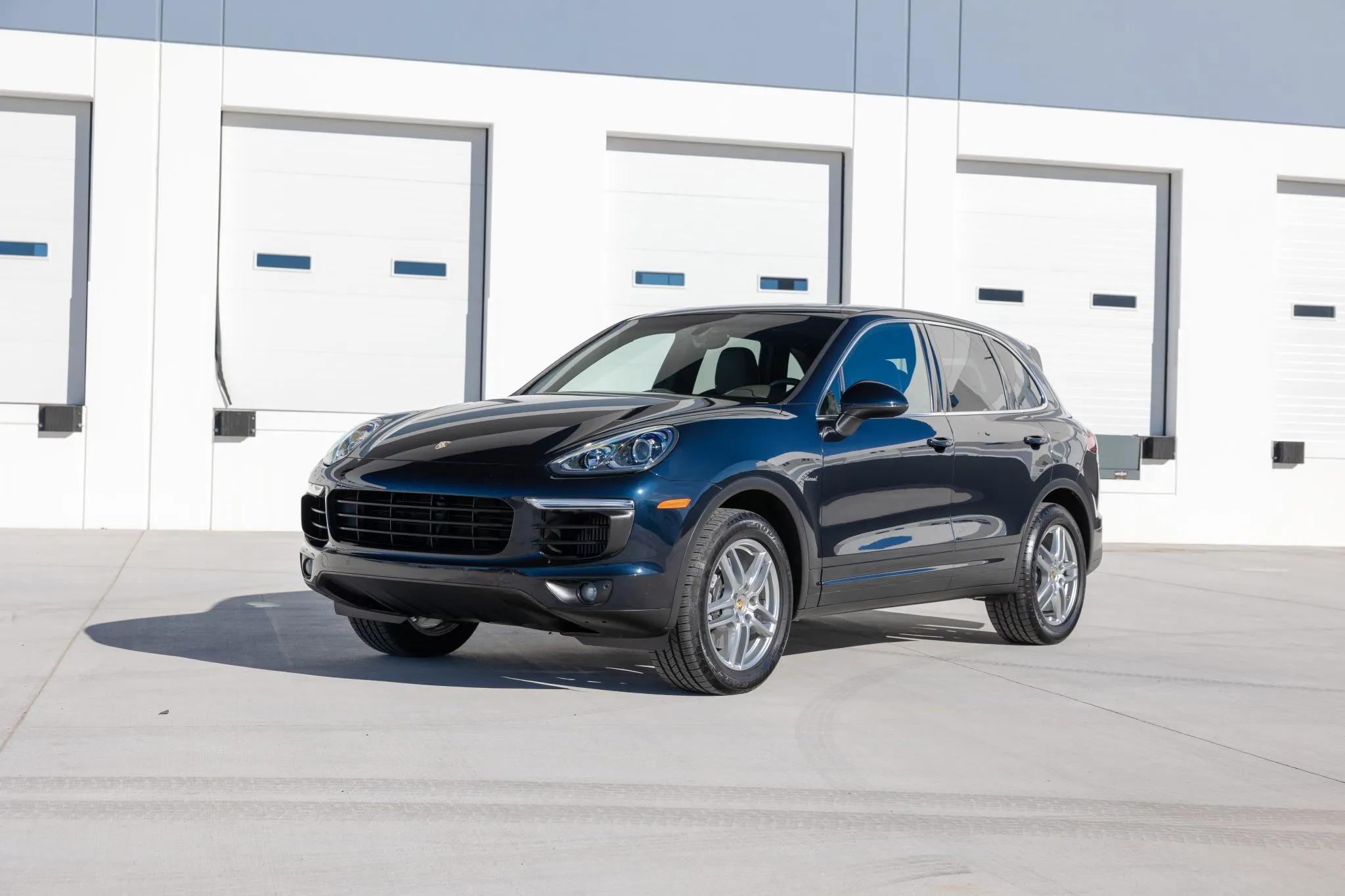 2015 Porsche Cayenne Diesel in Moonlight Blue Metallic