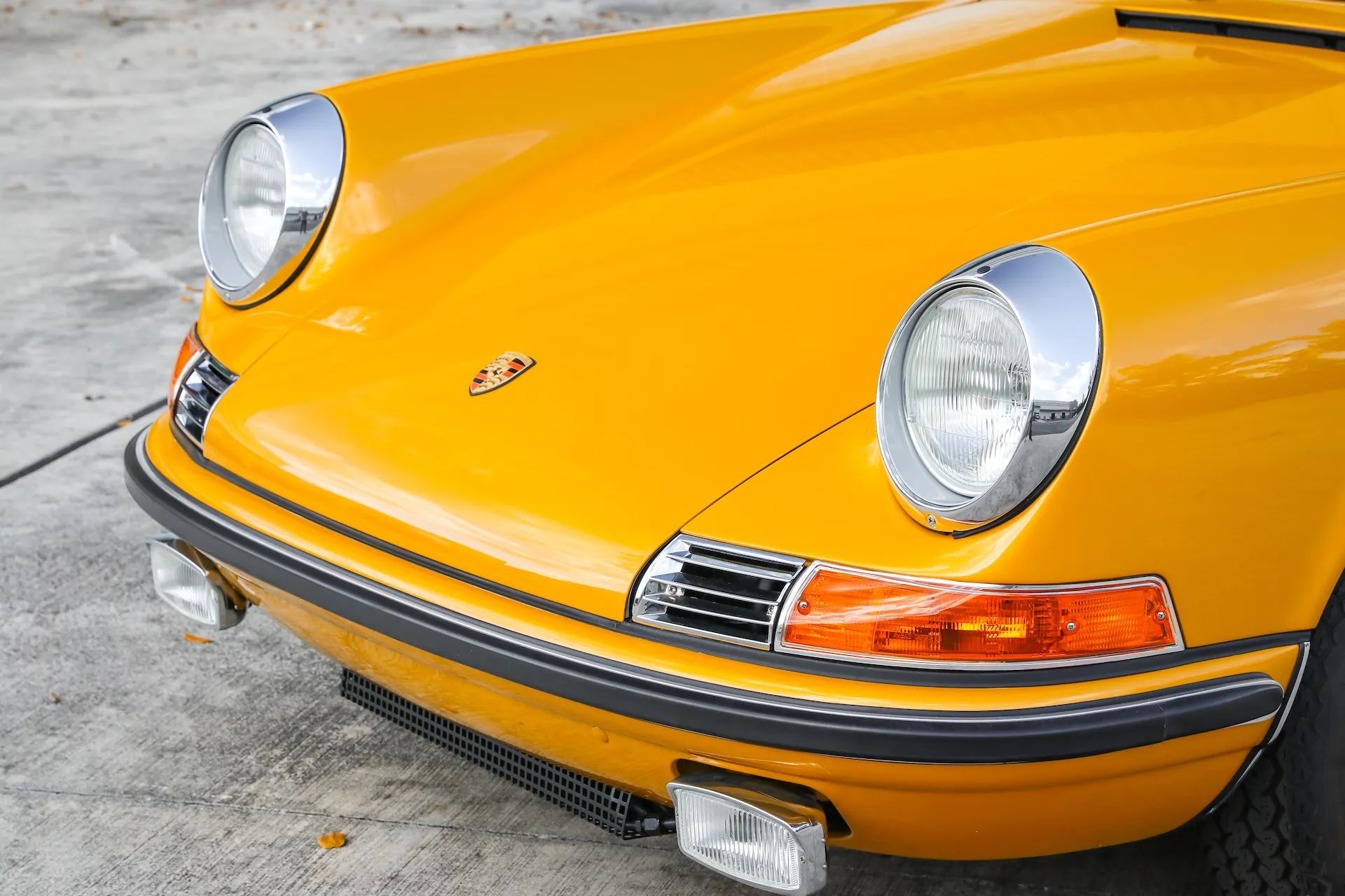 1971 Porsche 911E Coupe in Gold Metallic