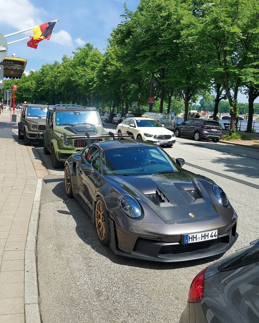 2024 Porsche 911 GT3 RS in Anthracite Brown Metallic