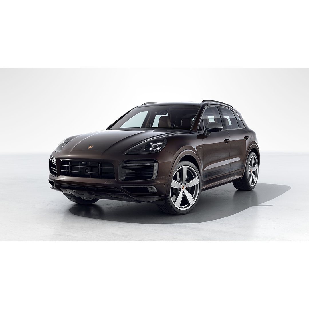 2022 Porsche Cayenne E-Hybrid Platinum Edition in Java Brown Metallic