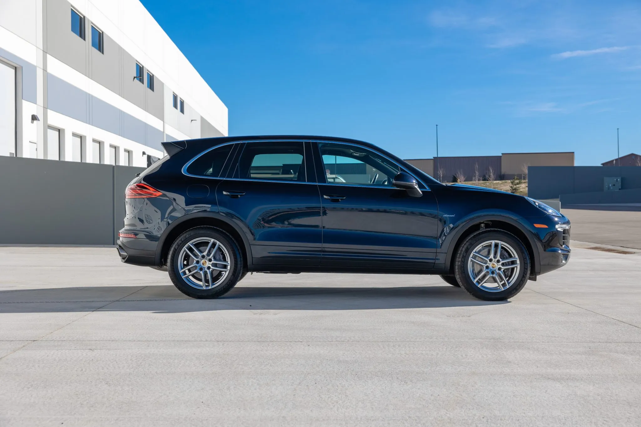 2015 Porsche Cayenne Diesel in Moonlight Blue Metallic