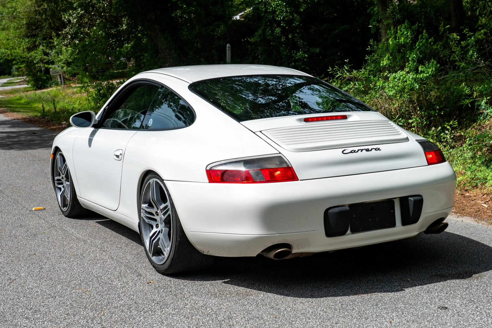 2000 Porsche 911 Carrera Coupe in Biarritz White