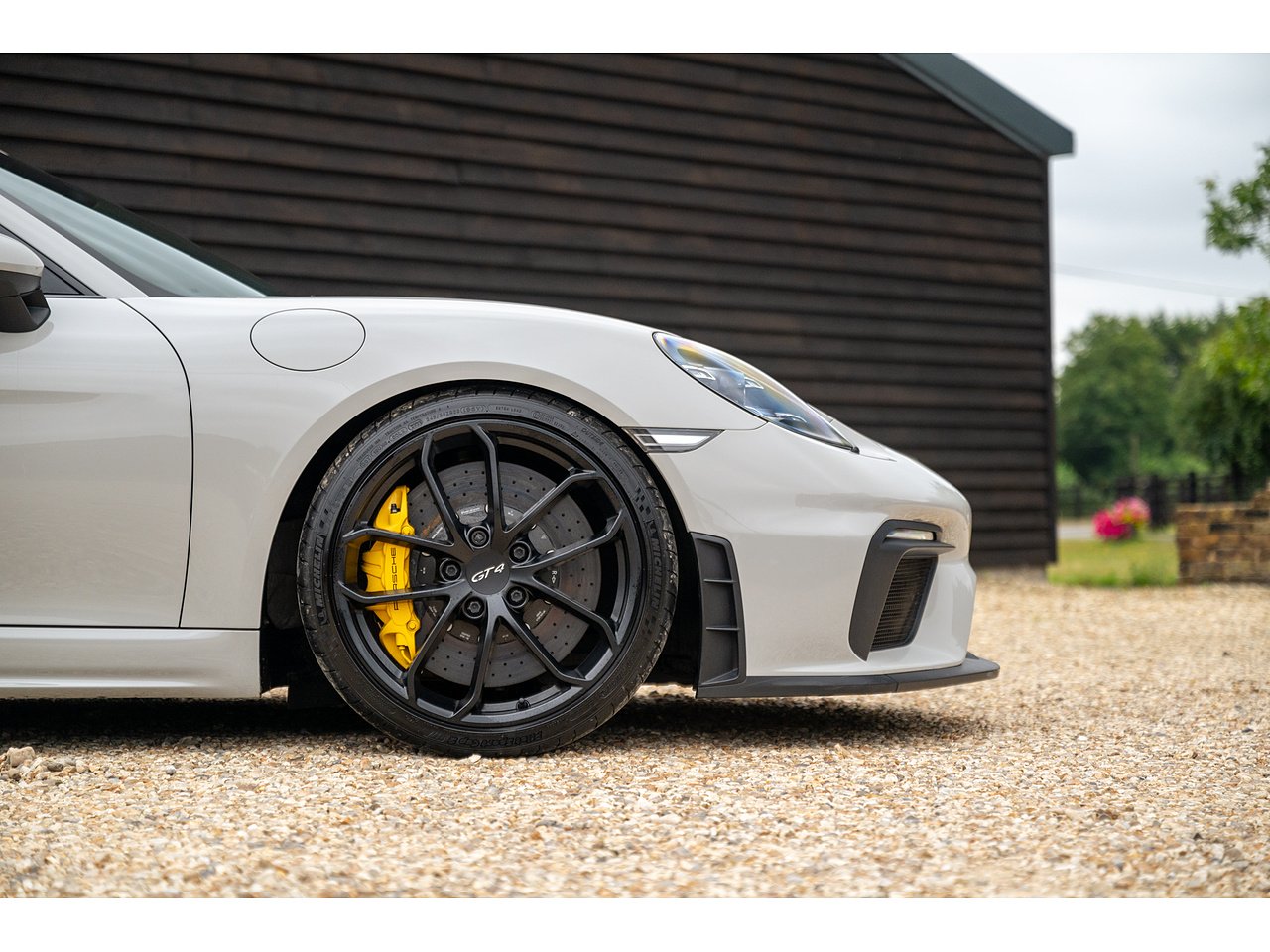 2020 Porsche 718 Cayman GT4 in Crayon