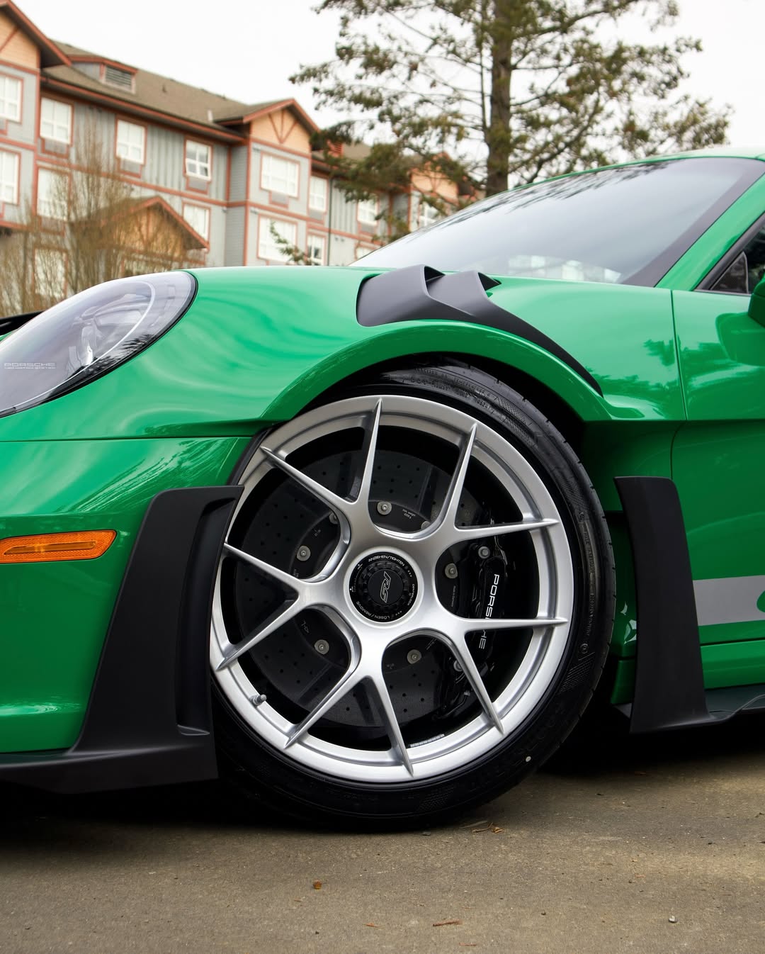 2025 Porsche 911 GT3 RS Weissach Package in Essmann Green