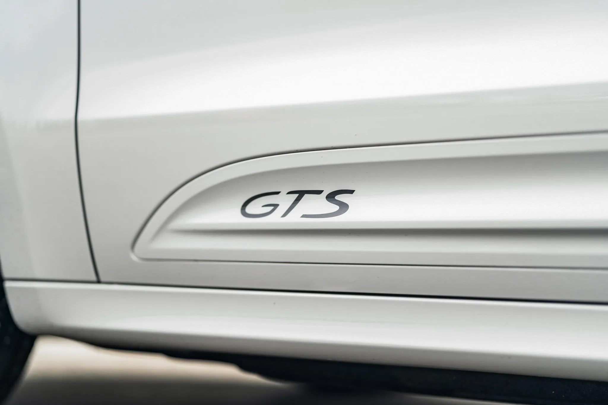 2023 Porsche Macan GTS in Chalk