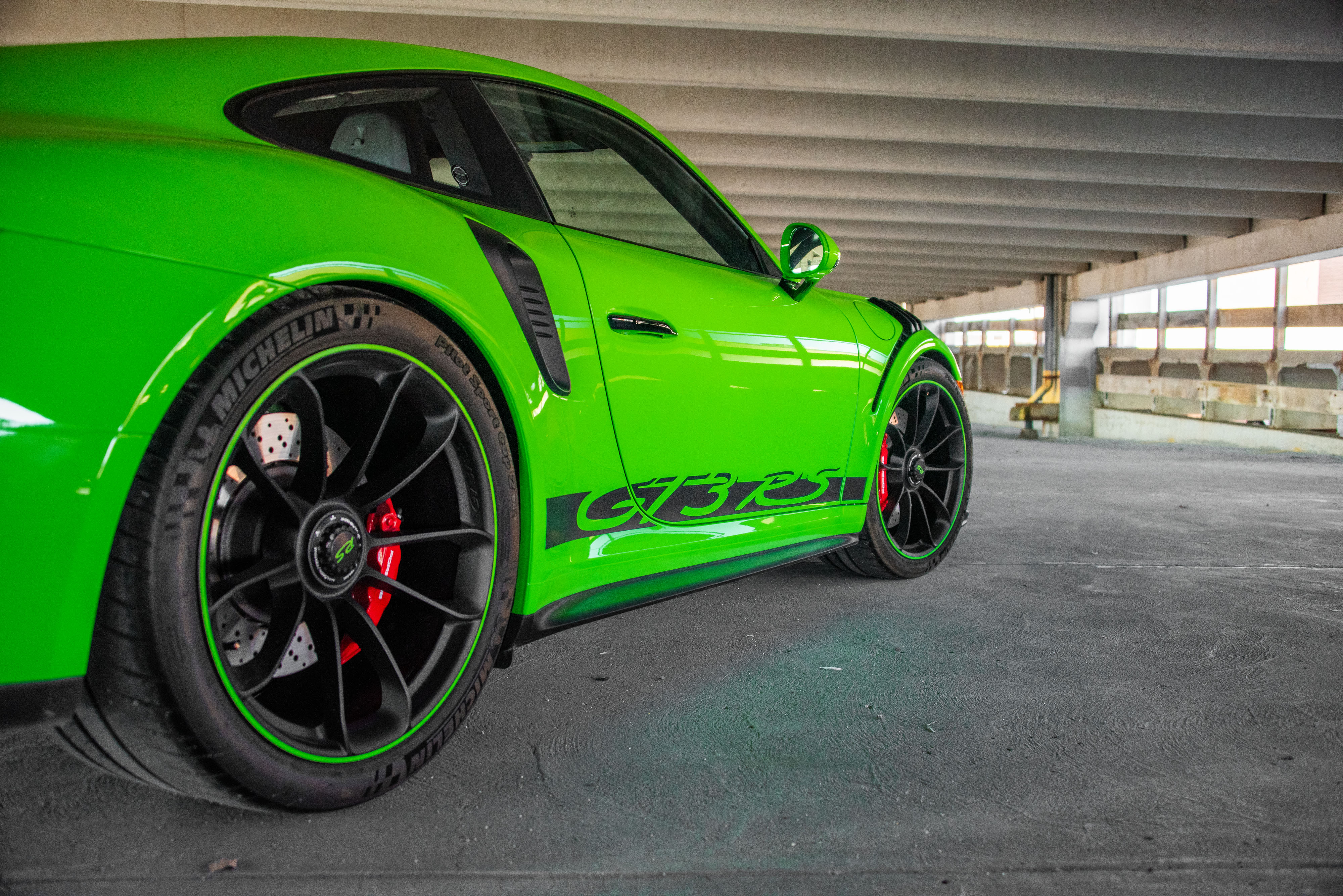 2019 Porsche 911 GT3 RS in Lizard Green