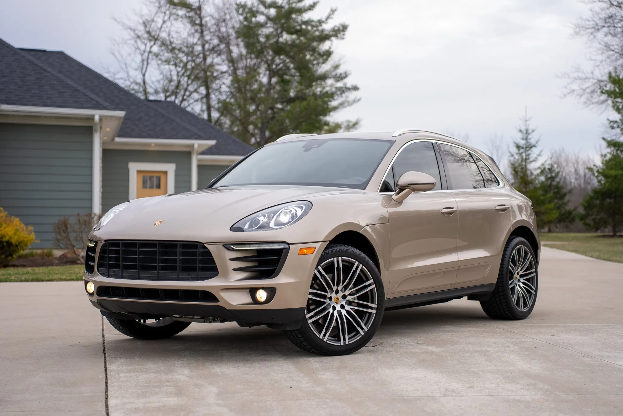 2018 Porsche Macan S in Palladium Metallic