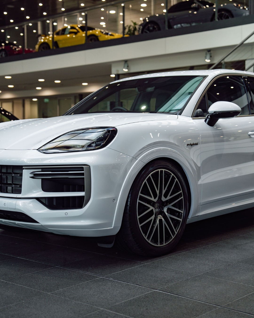 2025 Porsche Cayenne Turbo E-Hybrid in Suzuka Grey Metallic