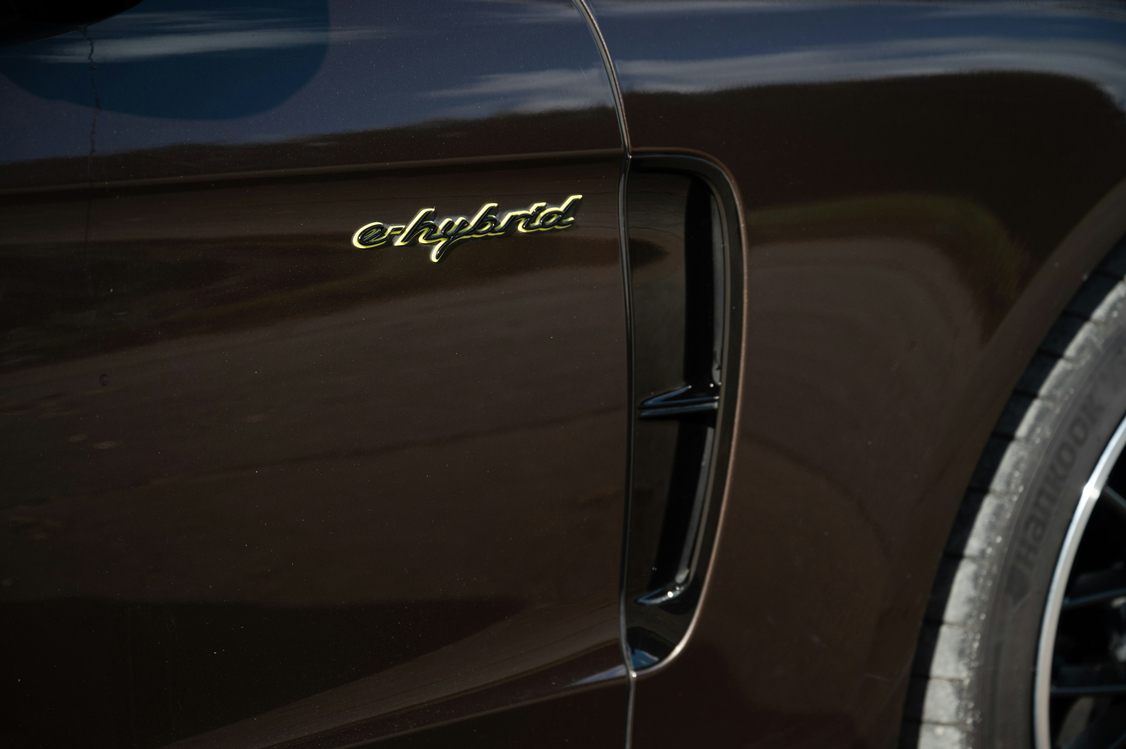2018 Porsche Panamera Turbo S E-Hybrid in Ristretto Brown Metallic