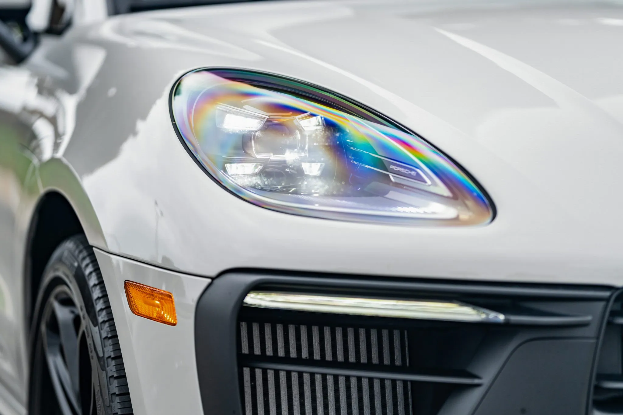 2023 Porsche Macan GTS in Chalk