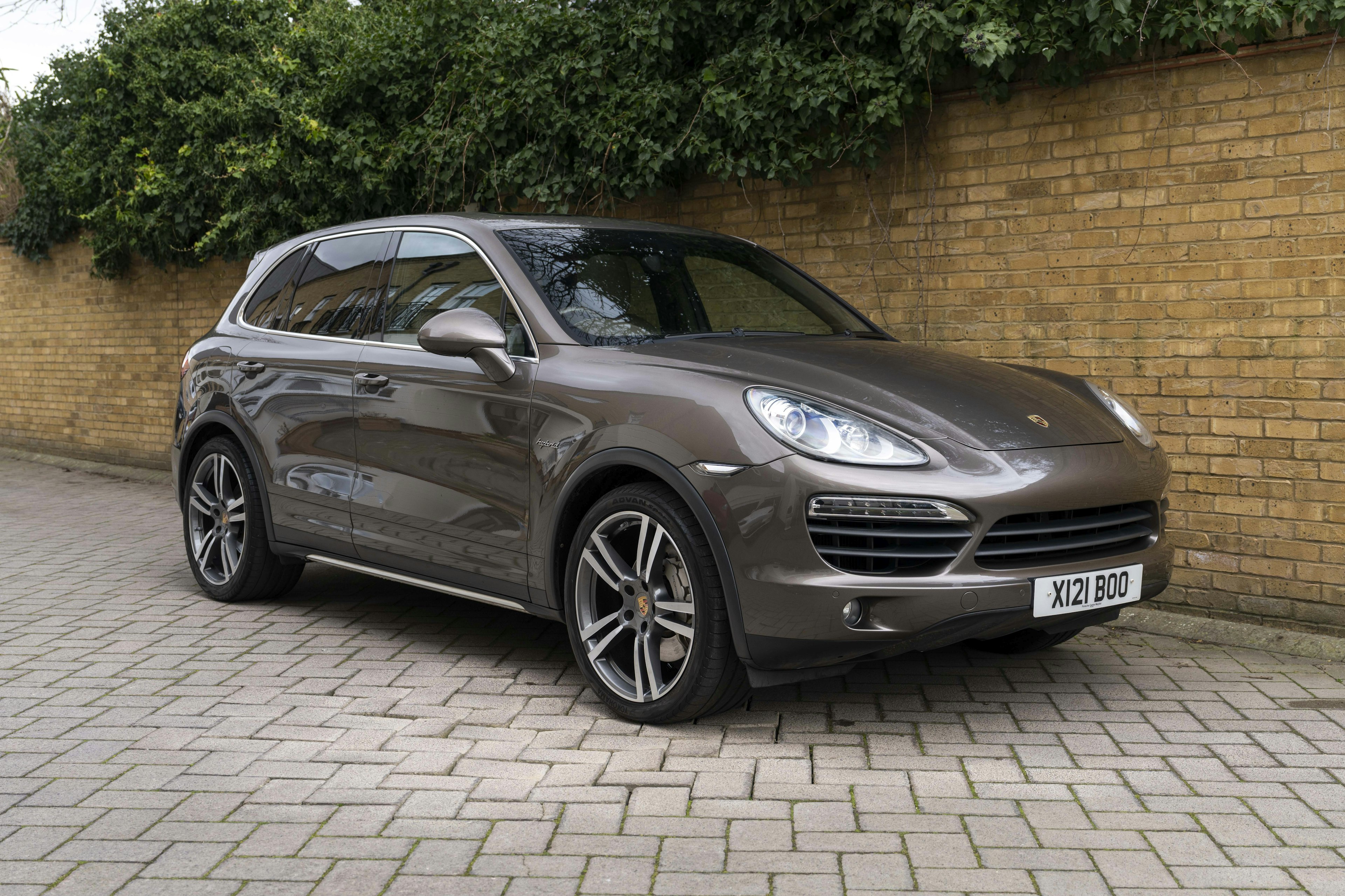 2010 PORSCHE CAYENNE S HYBRID in Umbra Metallic 