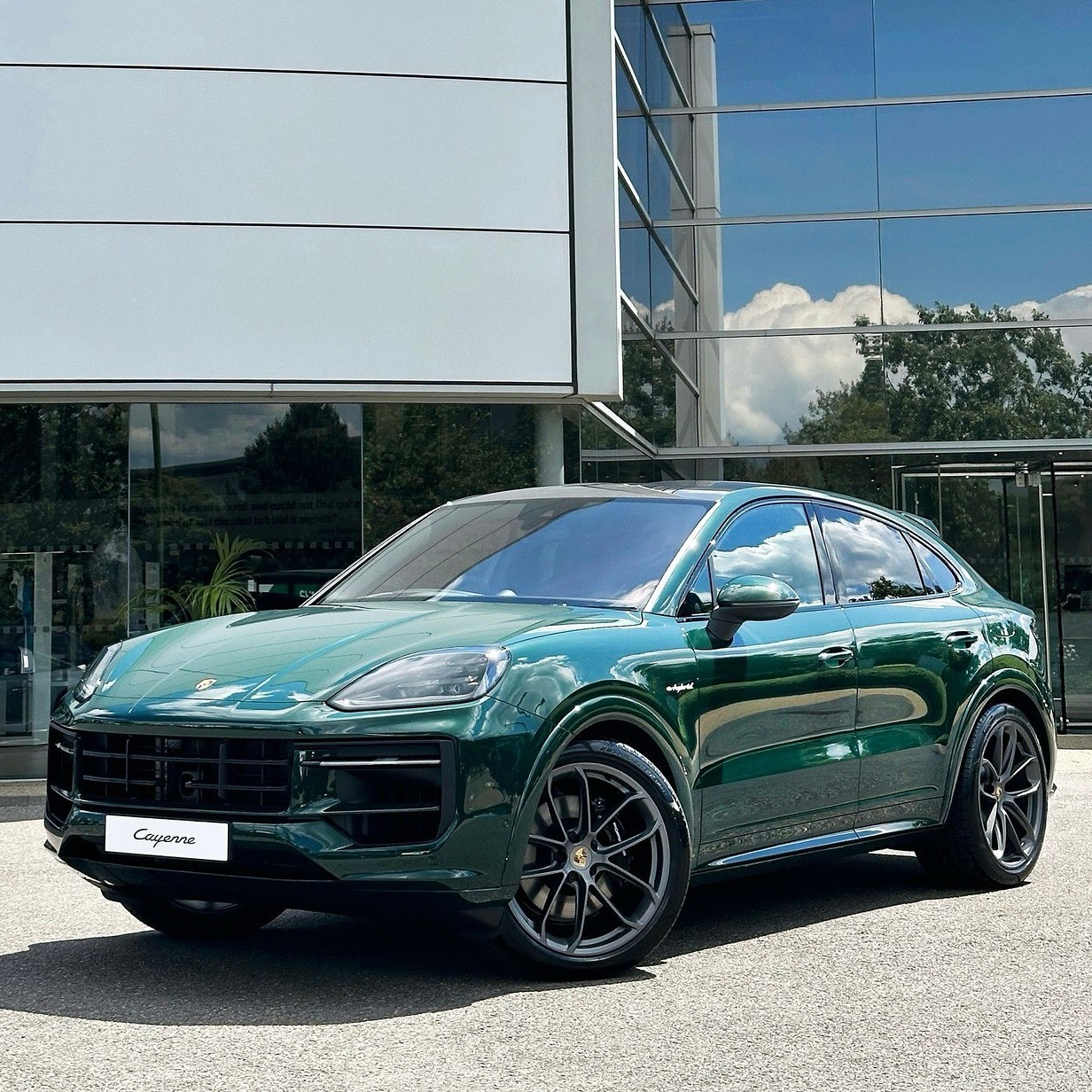 2025 Porsche Cayenne E-Hybrid Coupé in Goodwood Green Metallic