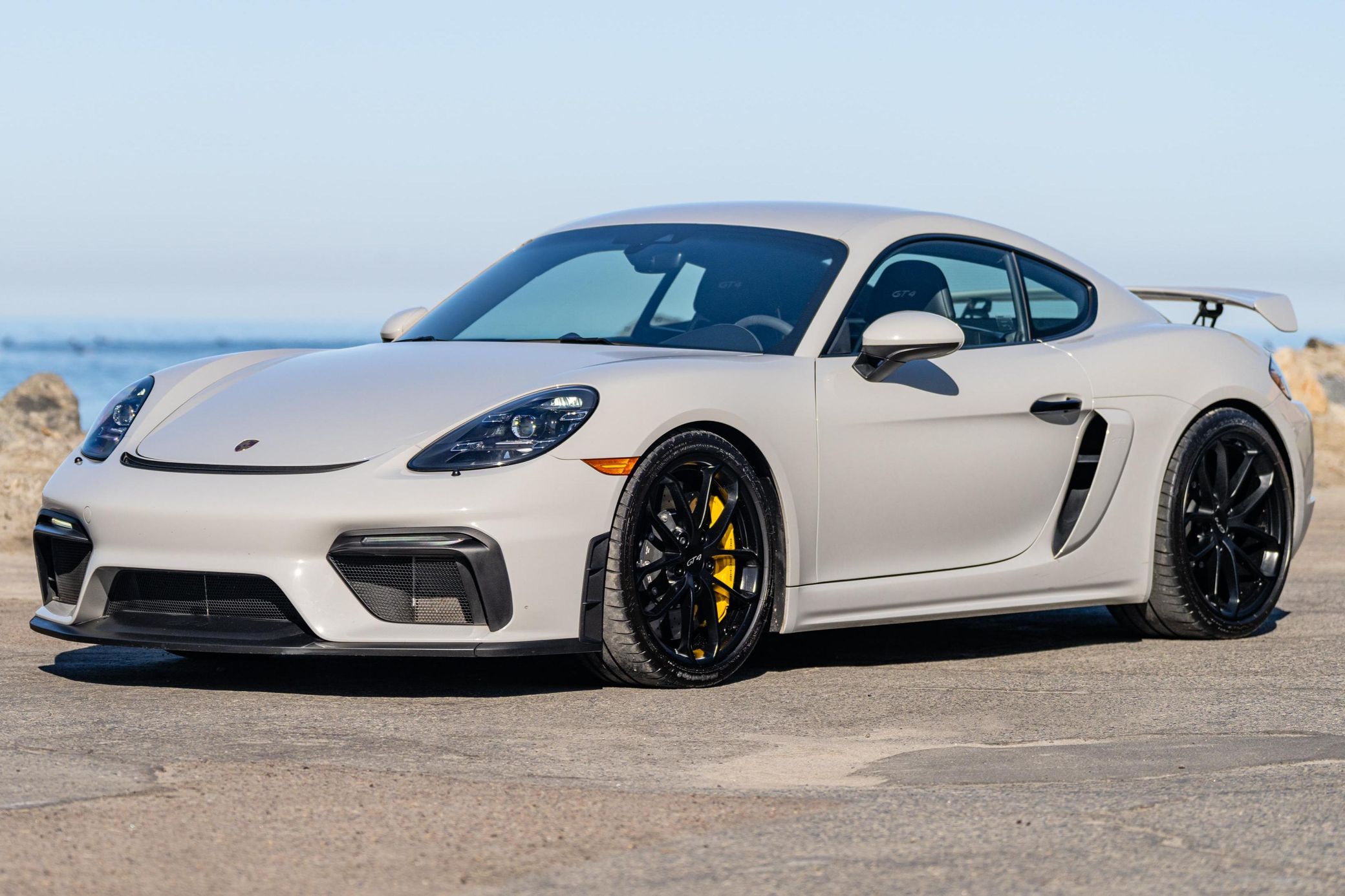 2020 Porsche 718 Cayman GT4 in Chalk