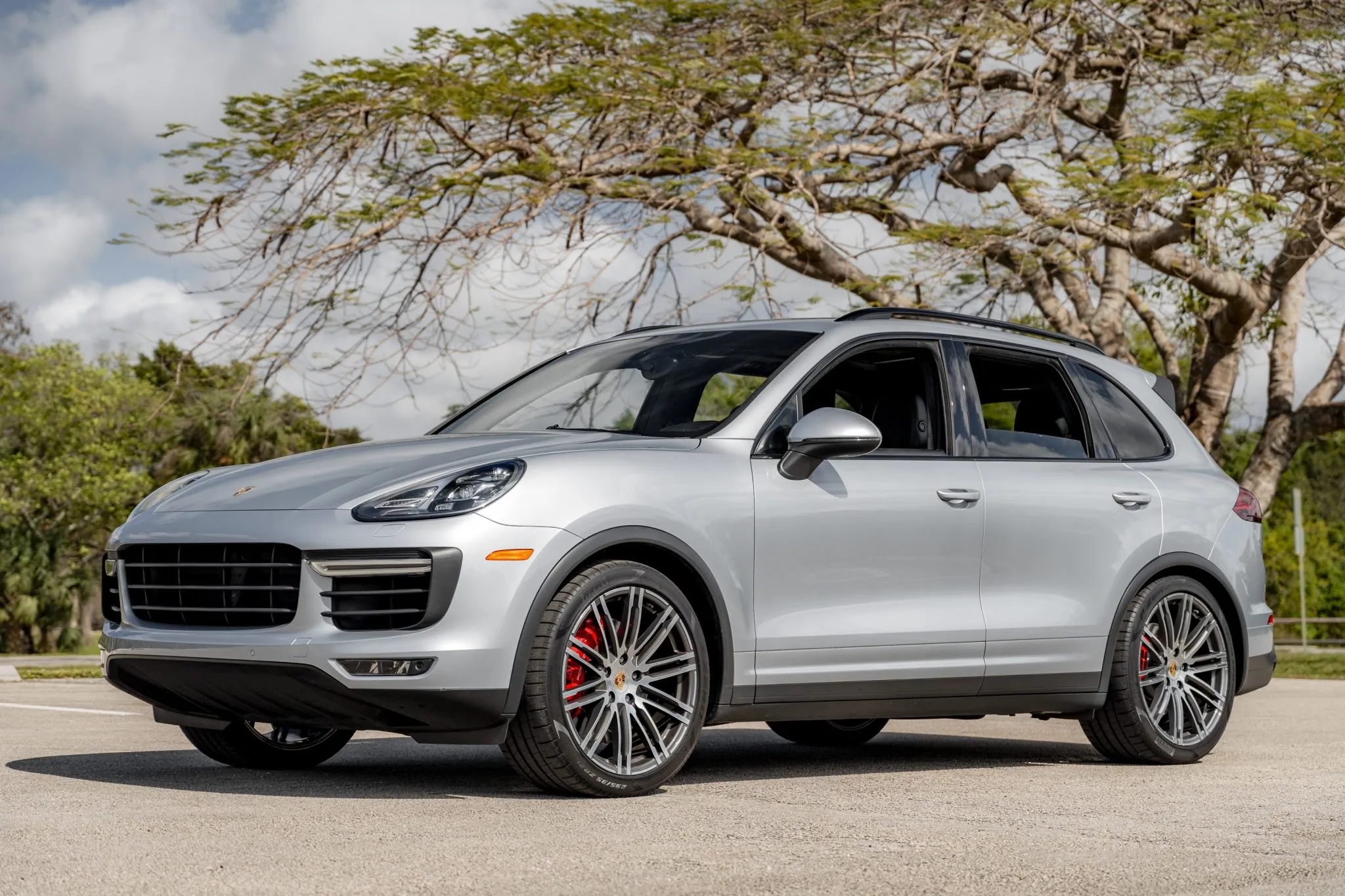 2016 Porsche Cayenne Turbo in Rhodium Silver Metallic