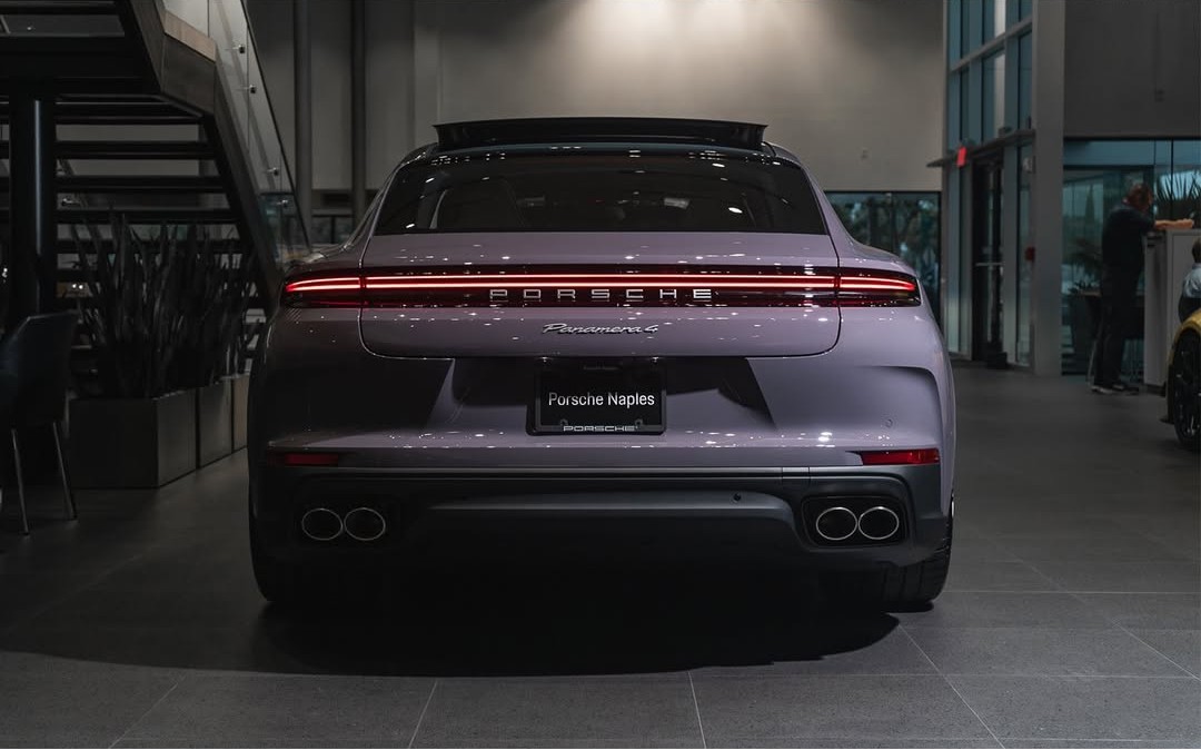 2024 Porsche Panamera 4 in Provence