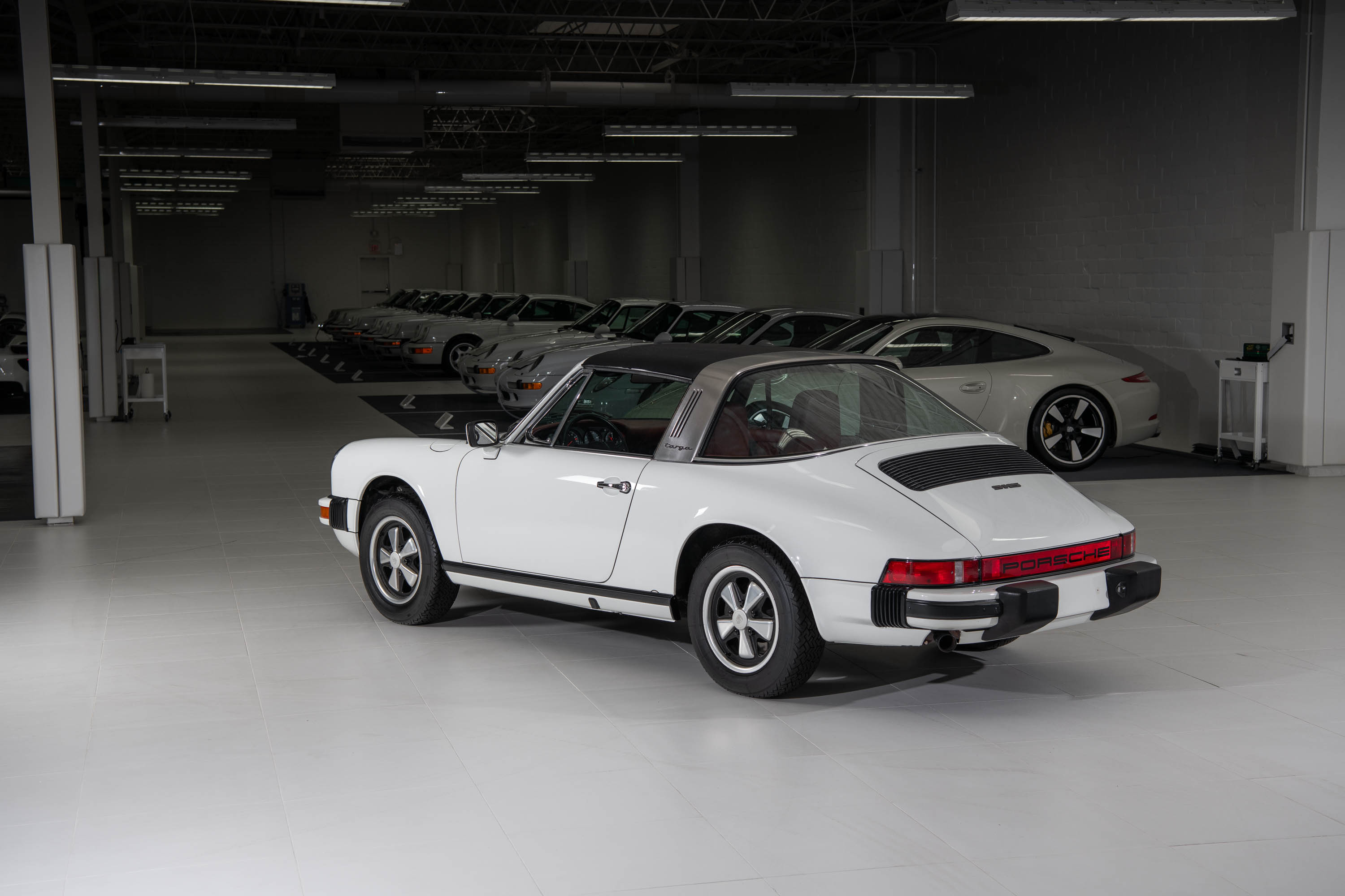 1976 Porsche 911 S Targa in Grand Prix White