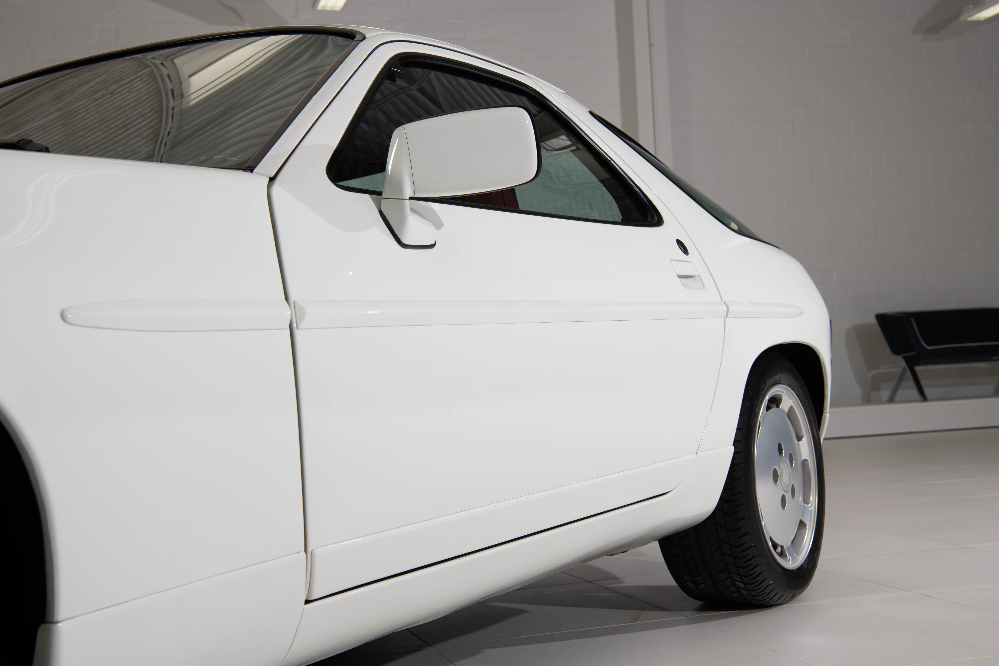 1987 Porsche 928 S4 in Grand Prix White