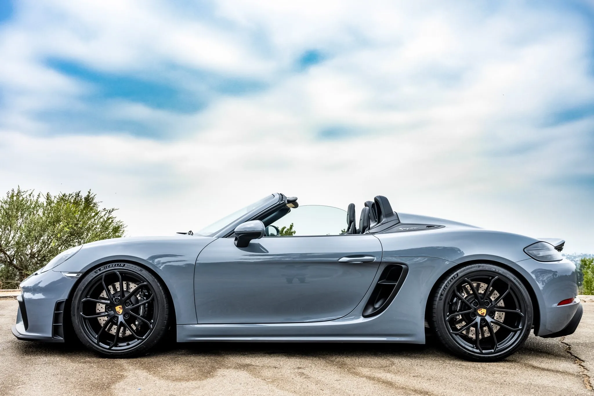 2023 Porsche 718 Spyder in Arctic Grey