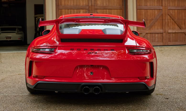 2018 Porsche 911 GT3 in Rosso Scuderia