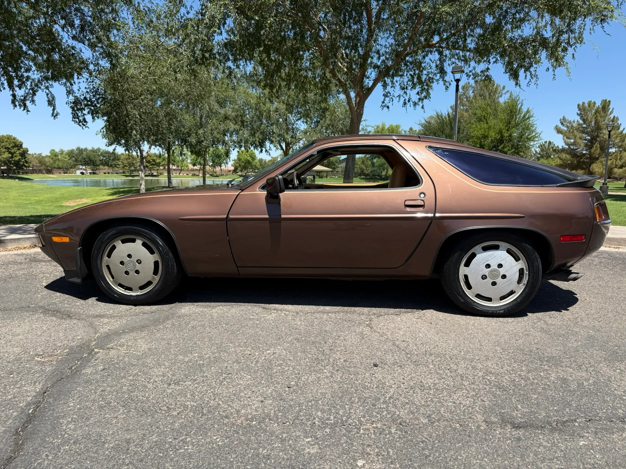 1985 Porsche 928S in Muscat Brown Metallic