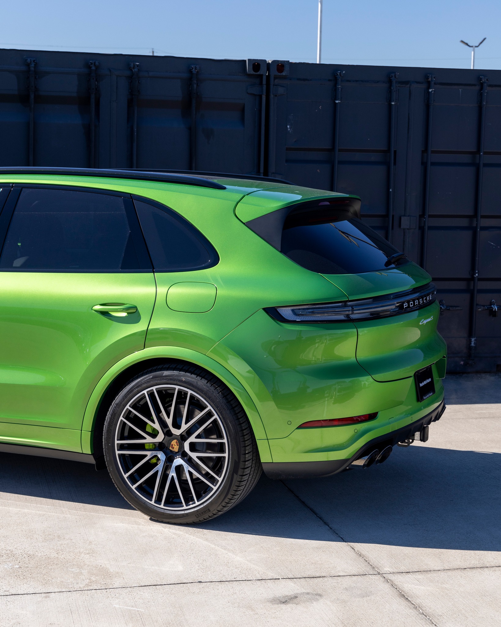 2025 Porsche Cayenne S E-Hybrid in Java Green Metallic