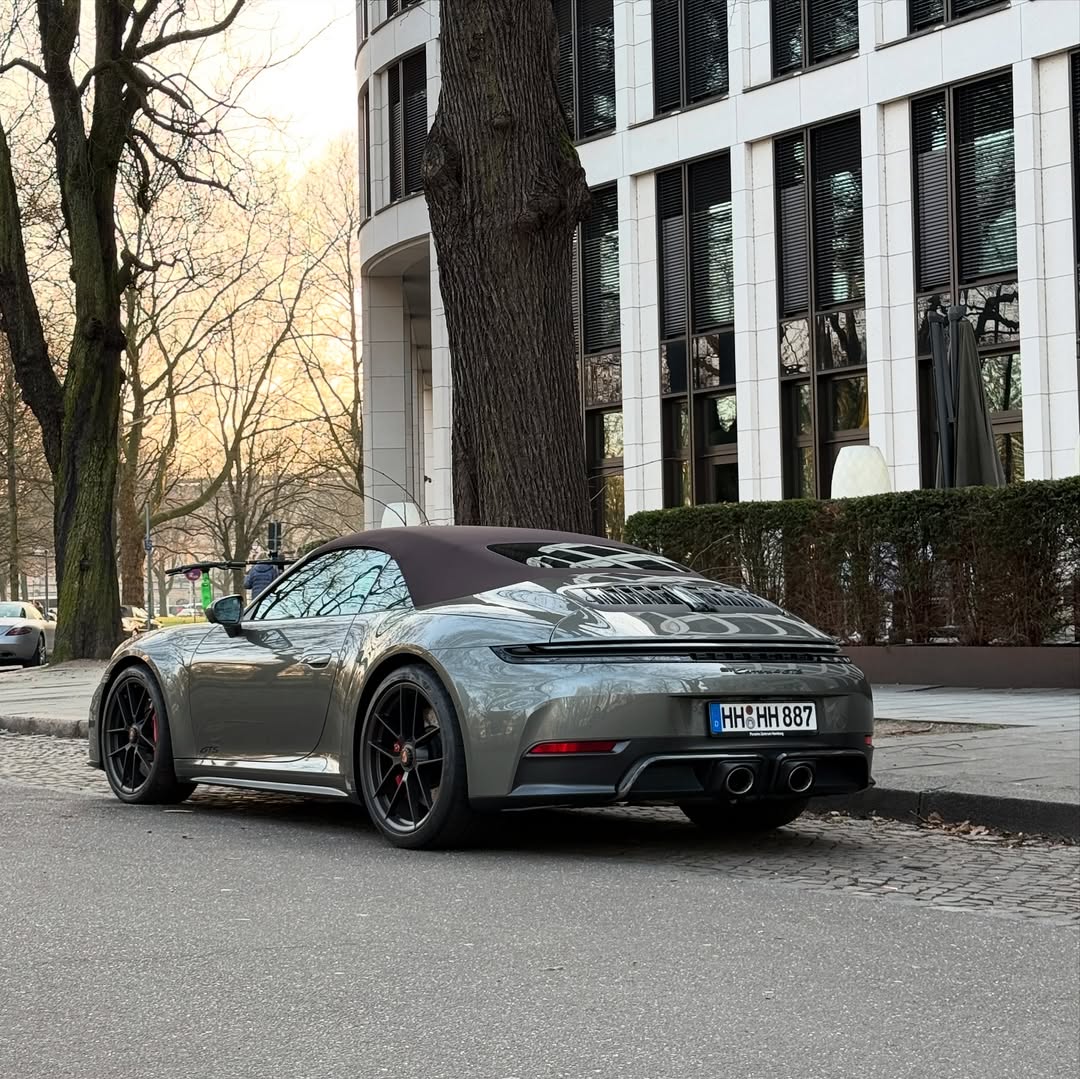 2025 Porsche 9111 Carrera 4 GTS Cabriolet in Aventurine Green Metallic